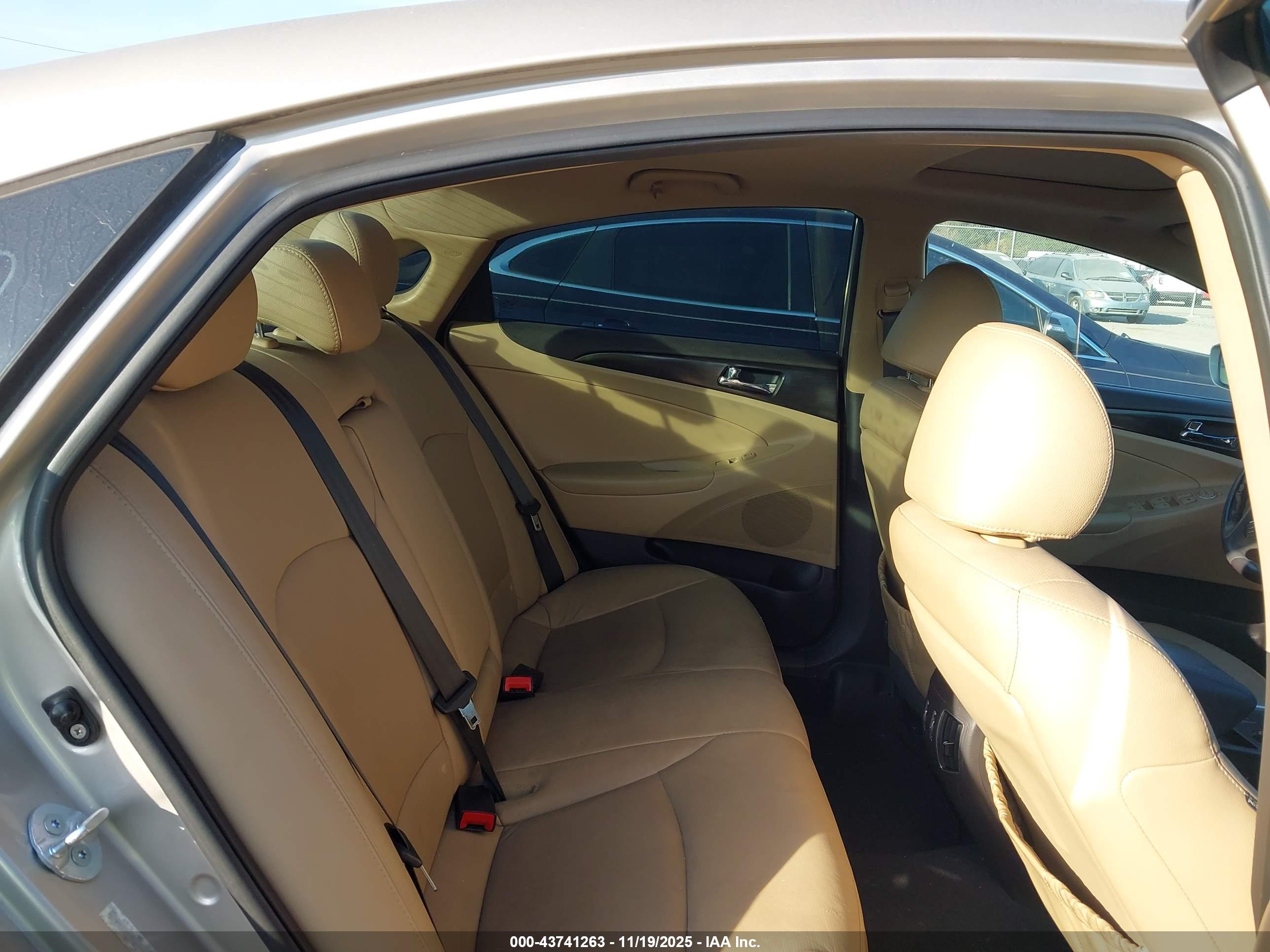 HYUNDAI SONATA image 8