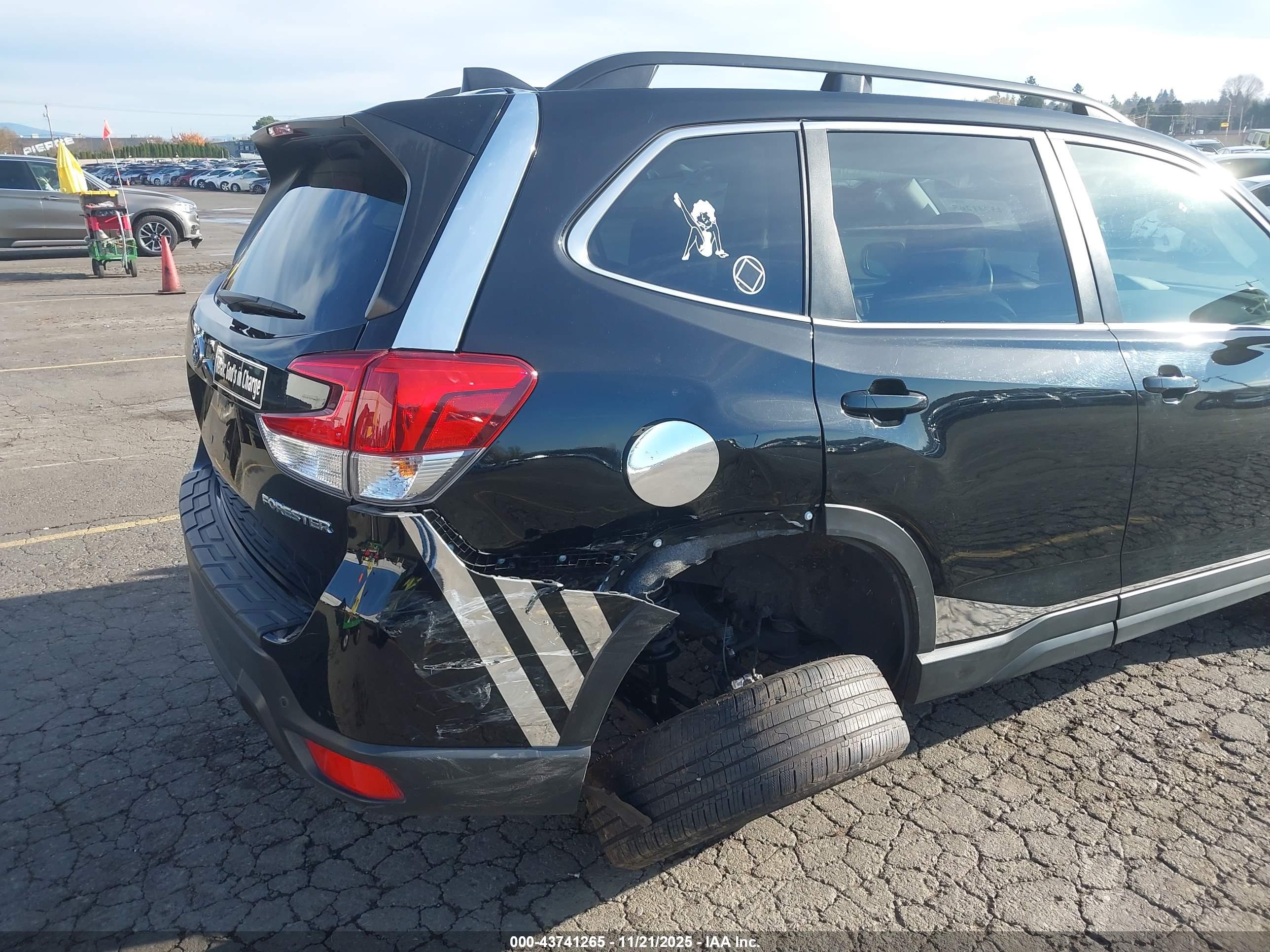 SUBARU FORESTER image 6