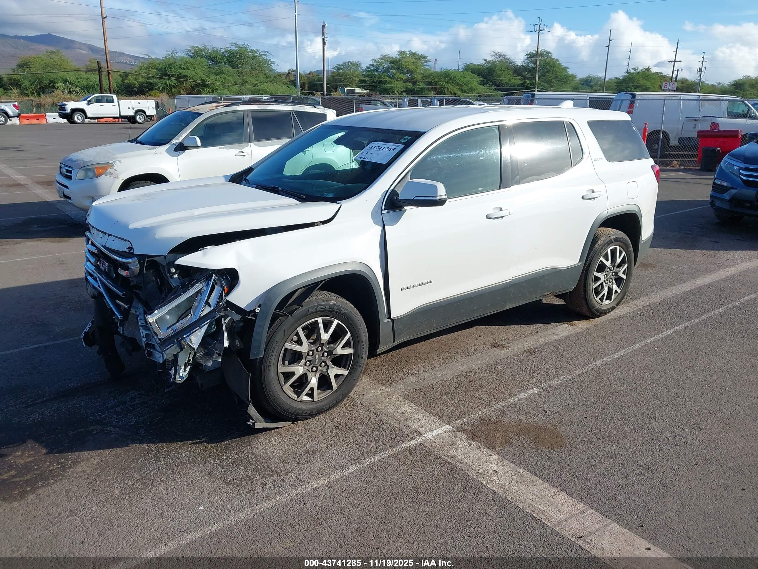 GMC ACADIA image 2