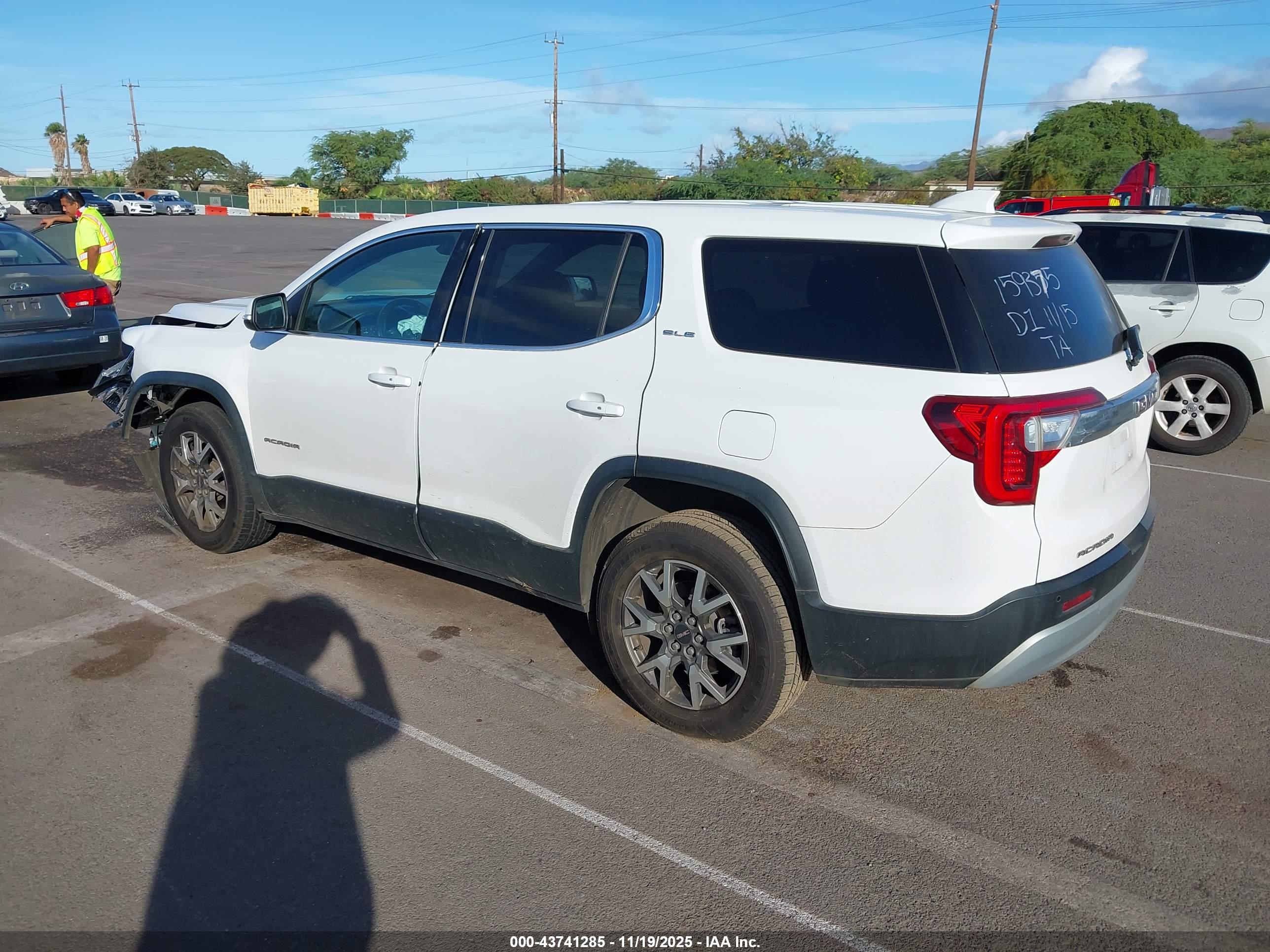 GMC ACADIA image 3
