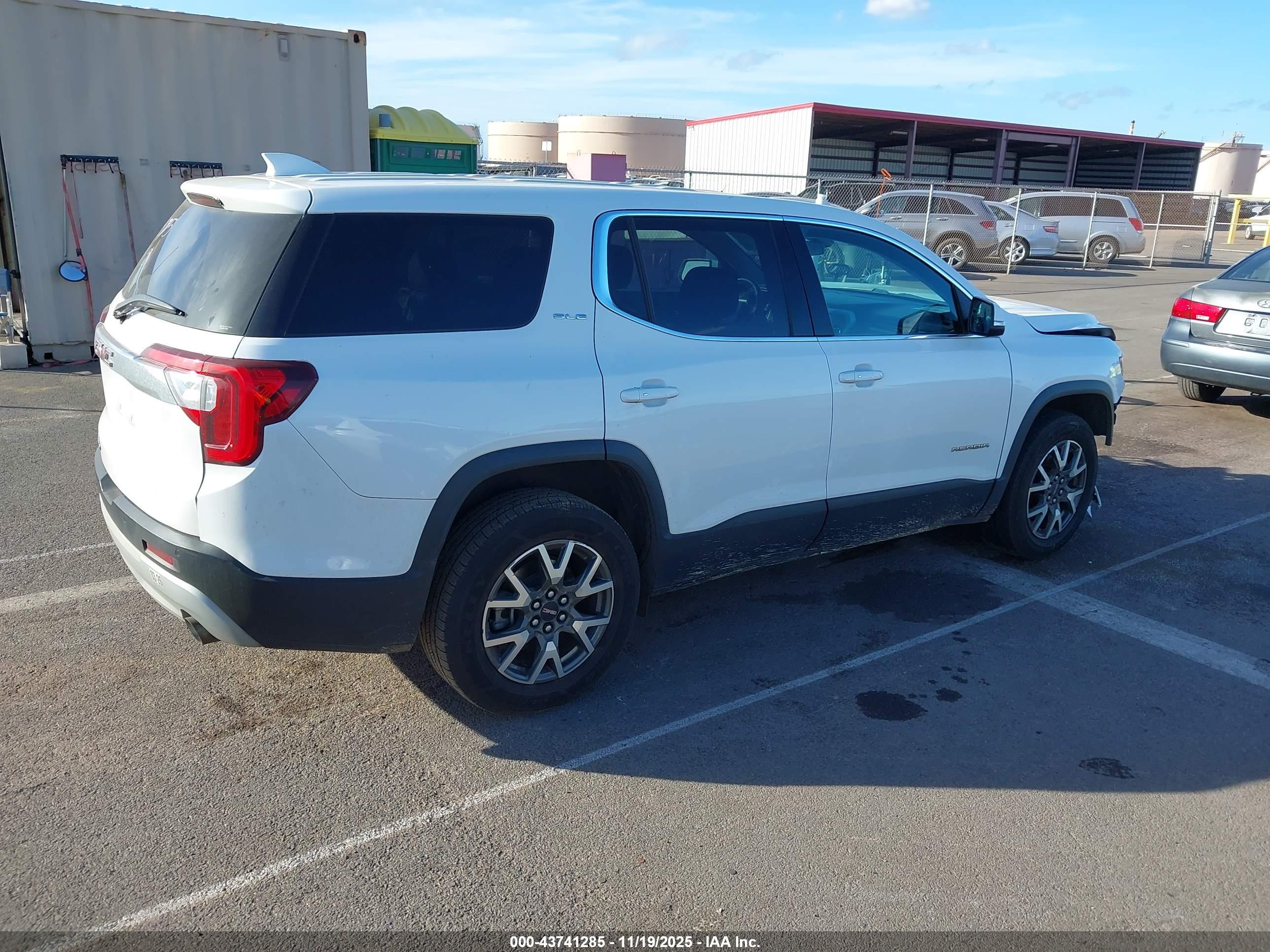 GMC ACADIA image 4