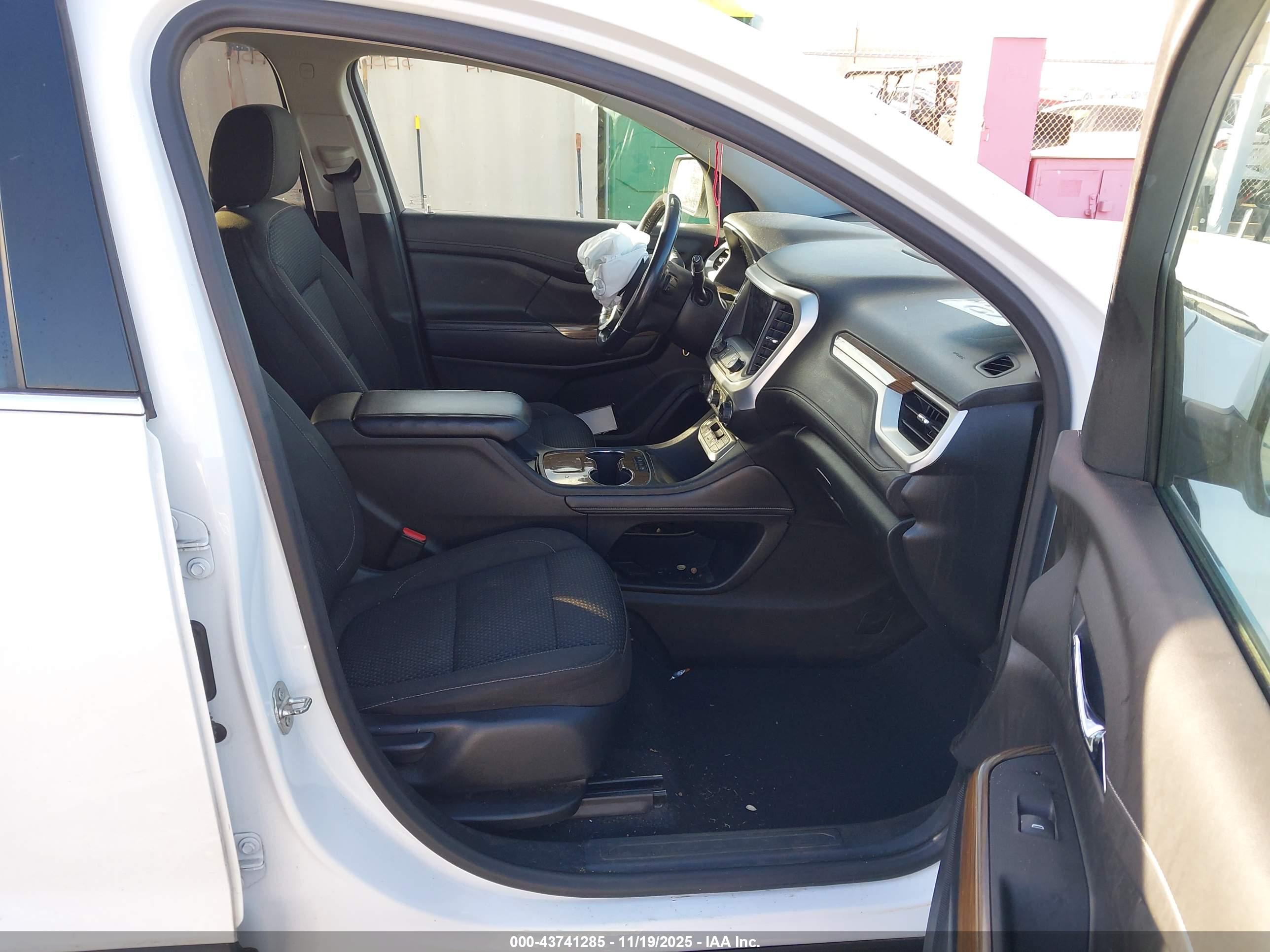GMC ACADIA image 5