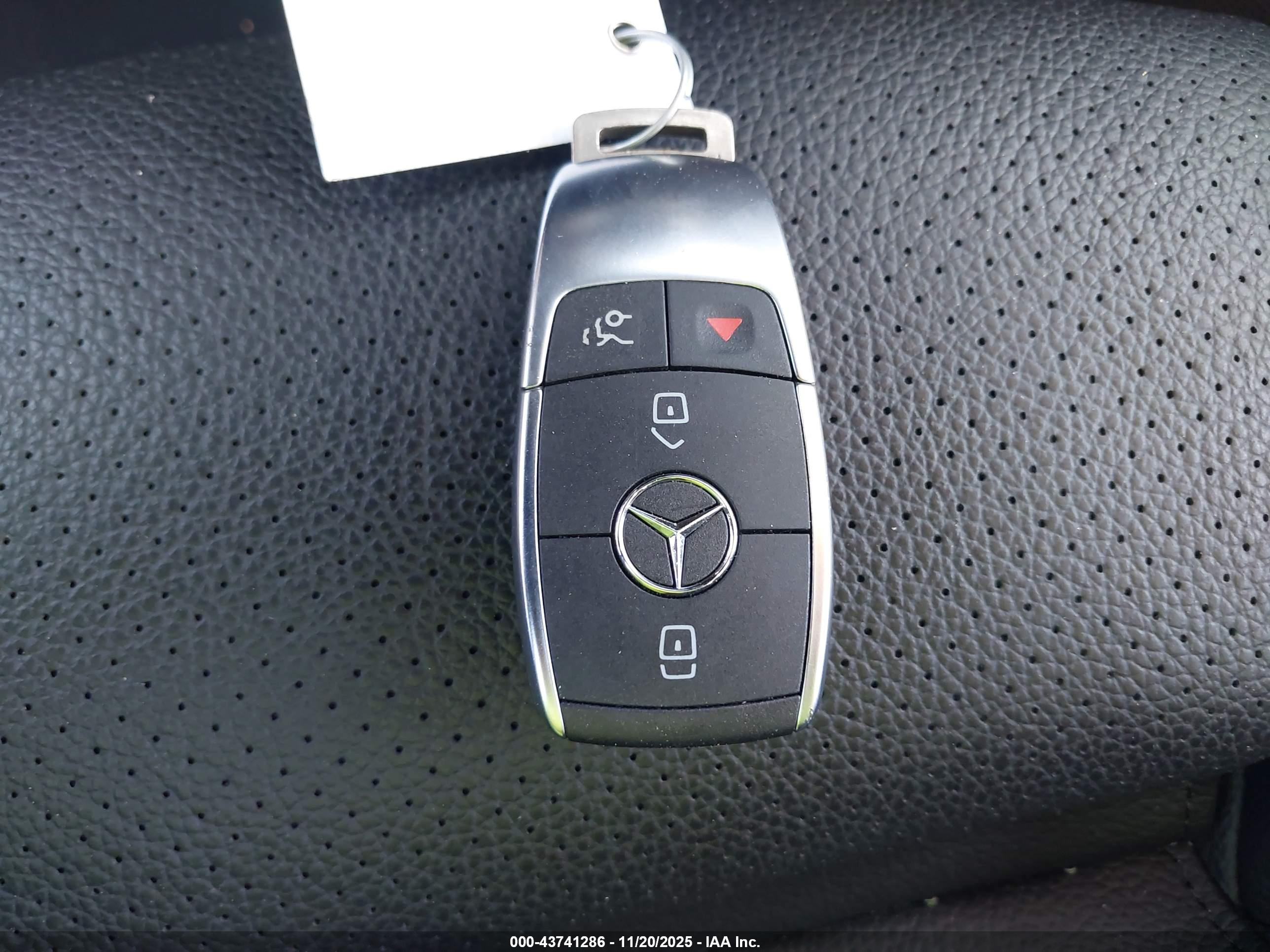 MERCEDES-BENZ GLC image 11