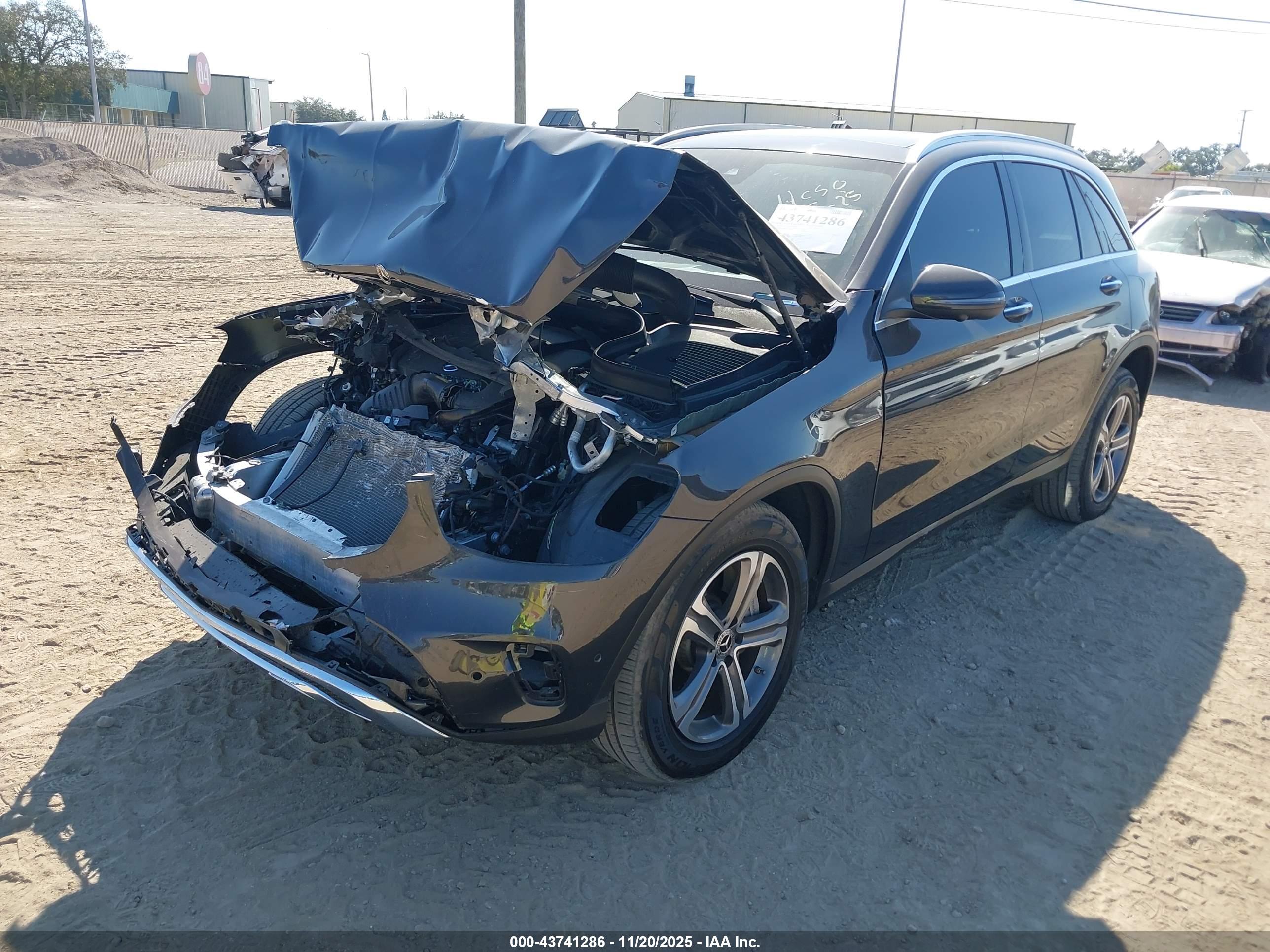 MERCEDES-BENZ GLC image 2