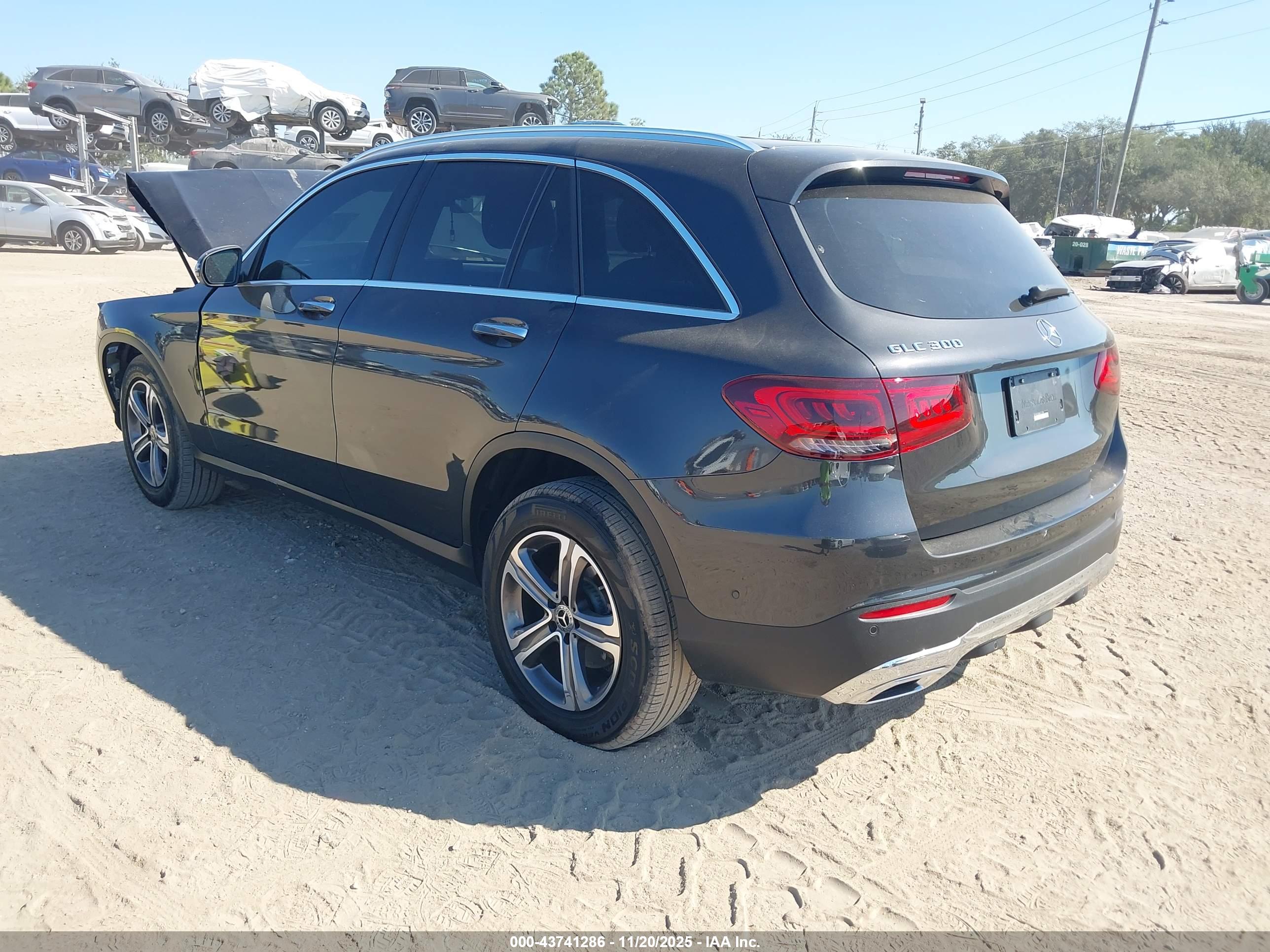 MERCEDES-BENZ GLC image 3