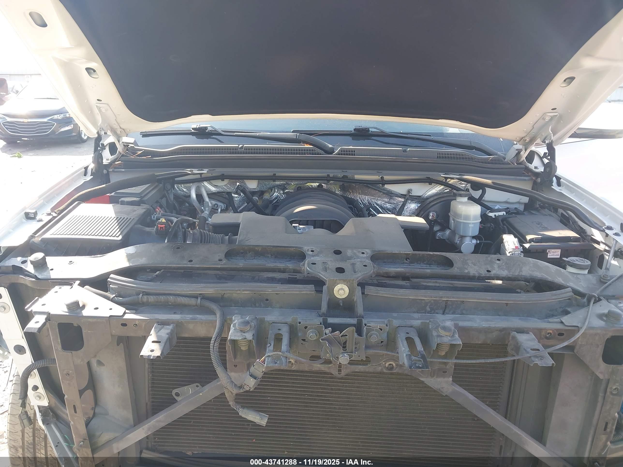 CHEVROLET TAHOE image 10