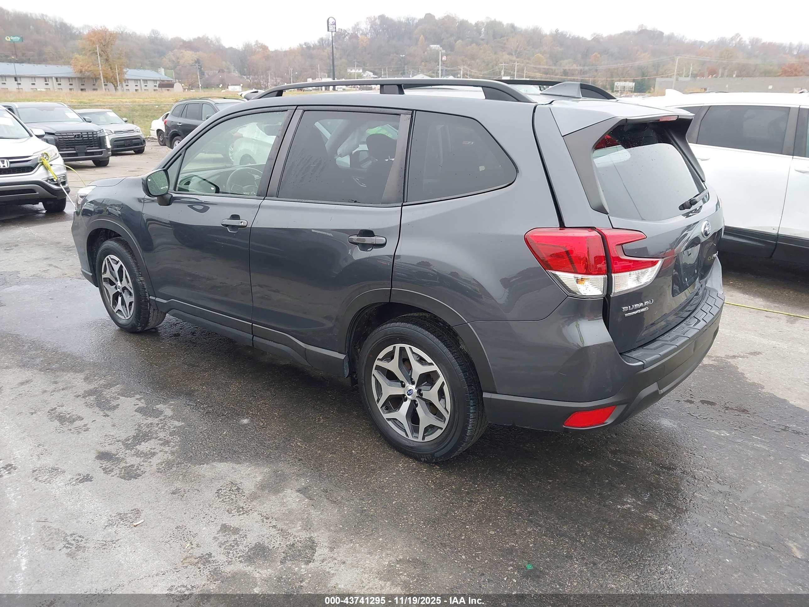 SUBARU FORESTER image 3