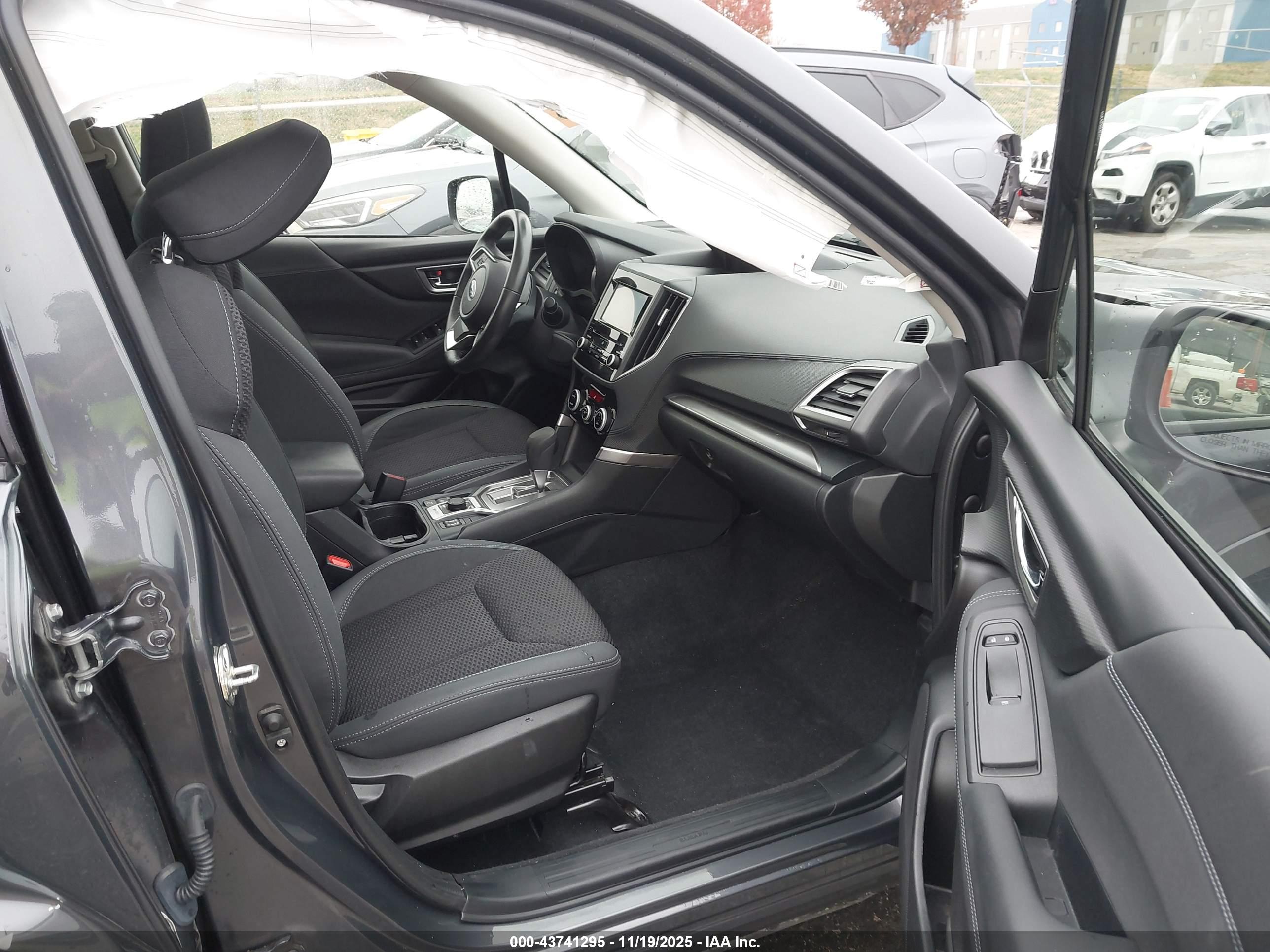 SUBARU FORESTER image 5