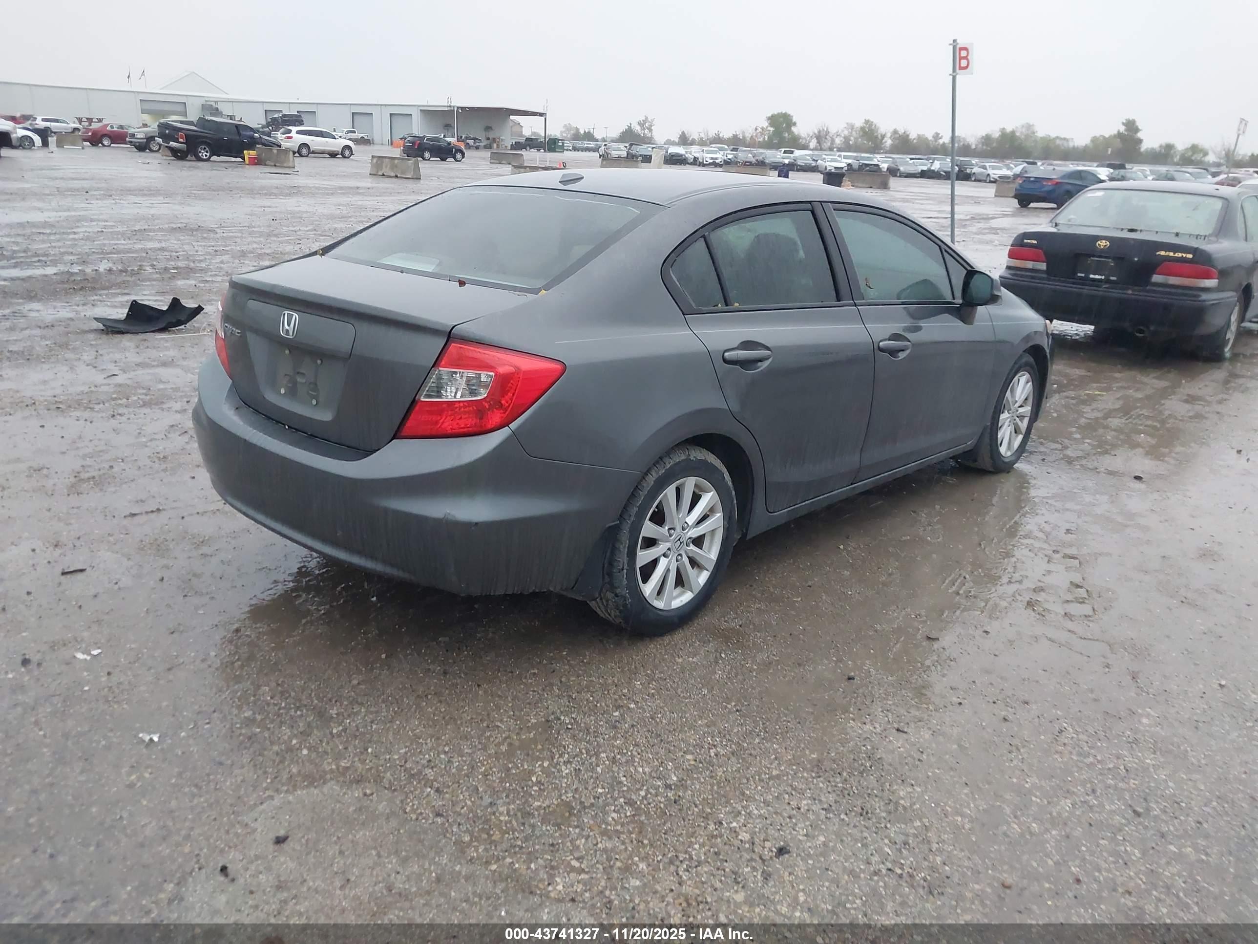 HONDA CIVIC image 4