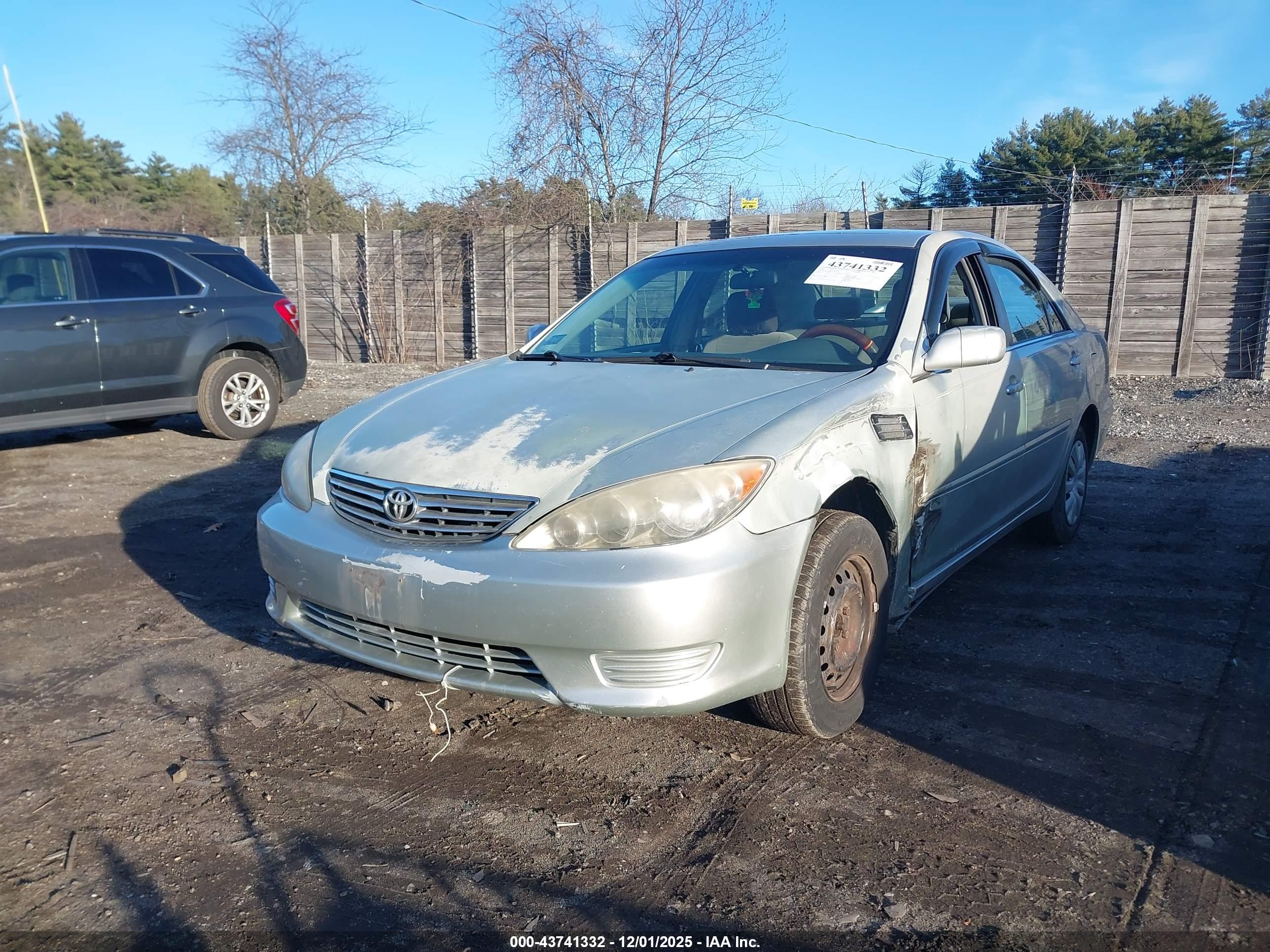 TOYOTA CAMRY image 2