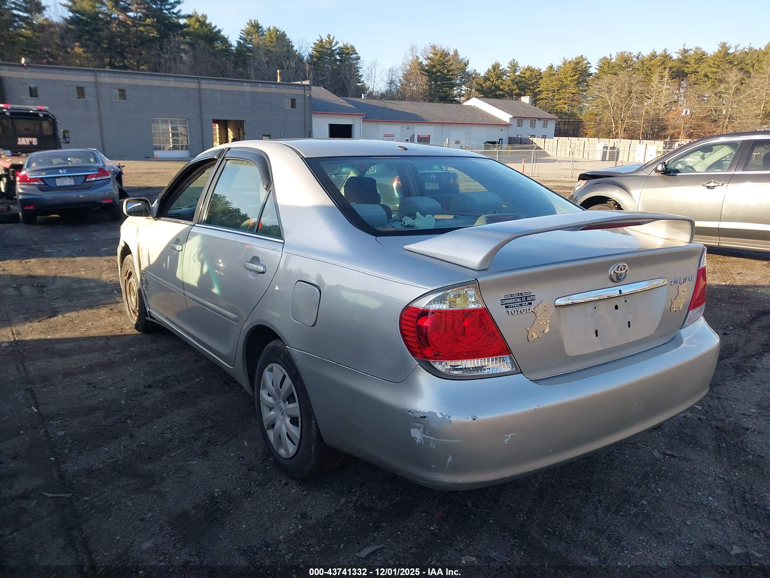 TOYOTA CAMRY image 3