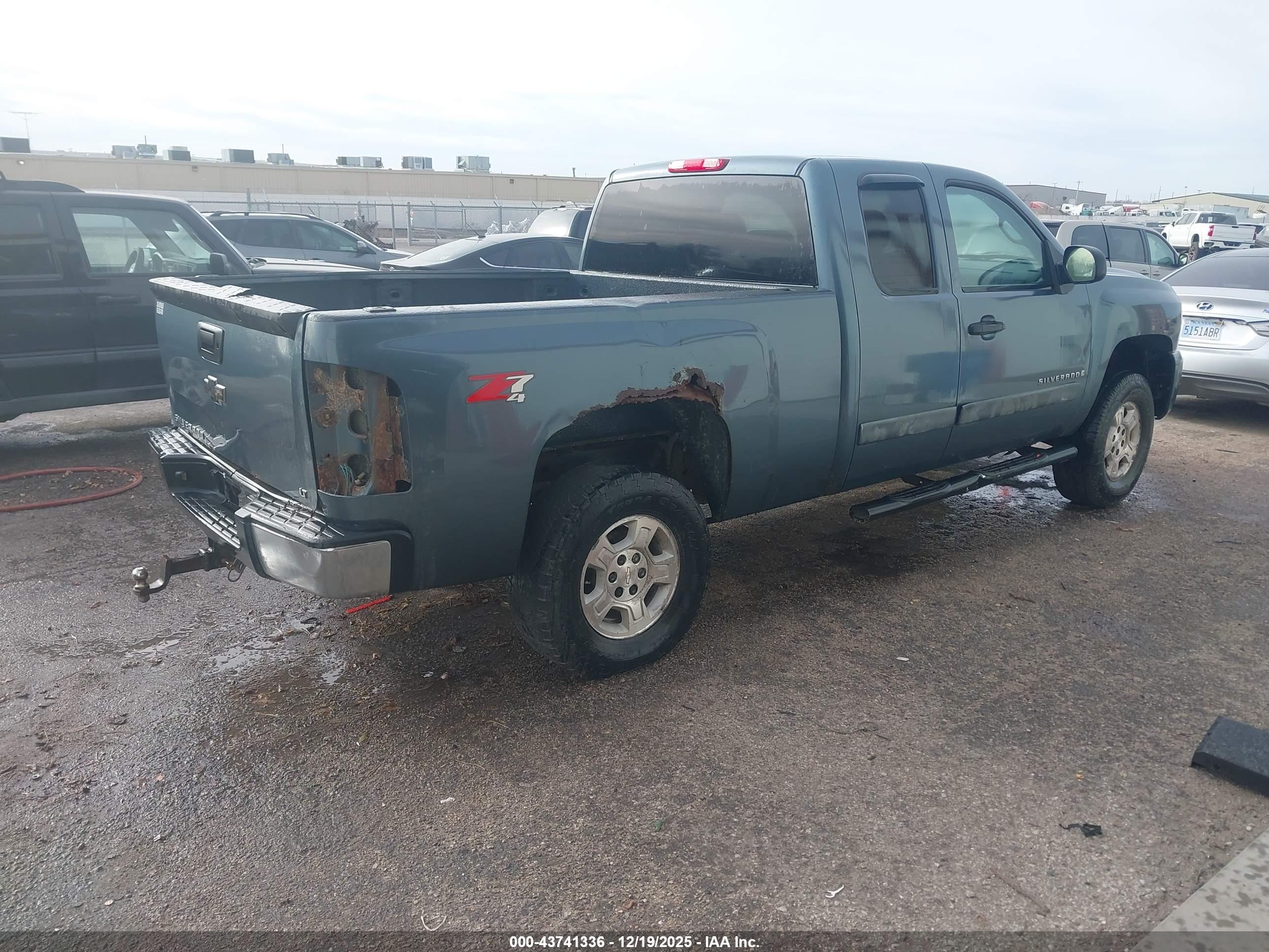 CHEVROLET SILVERADO image 4