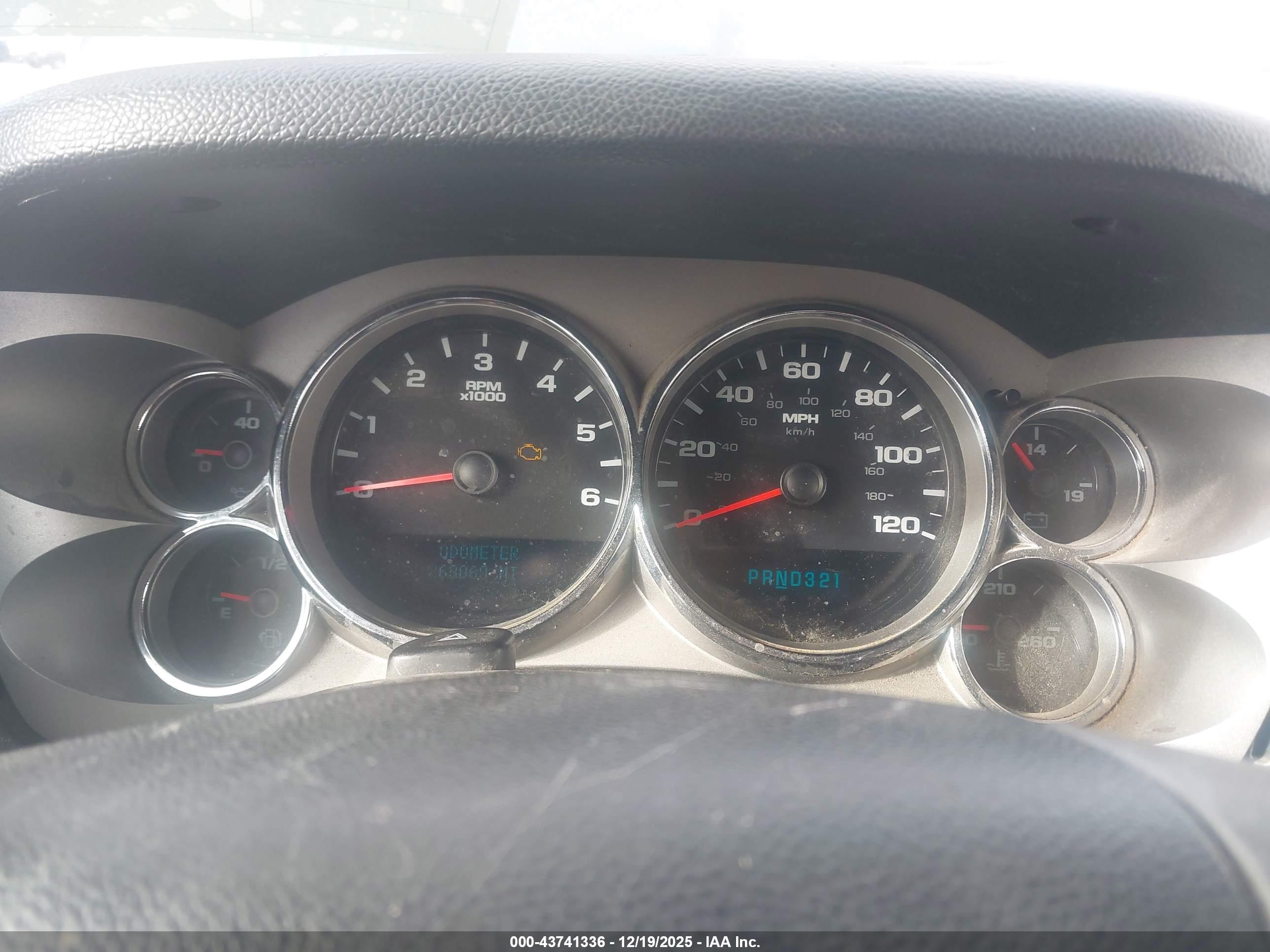CHEVROLET SILVERADO image 7