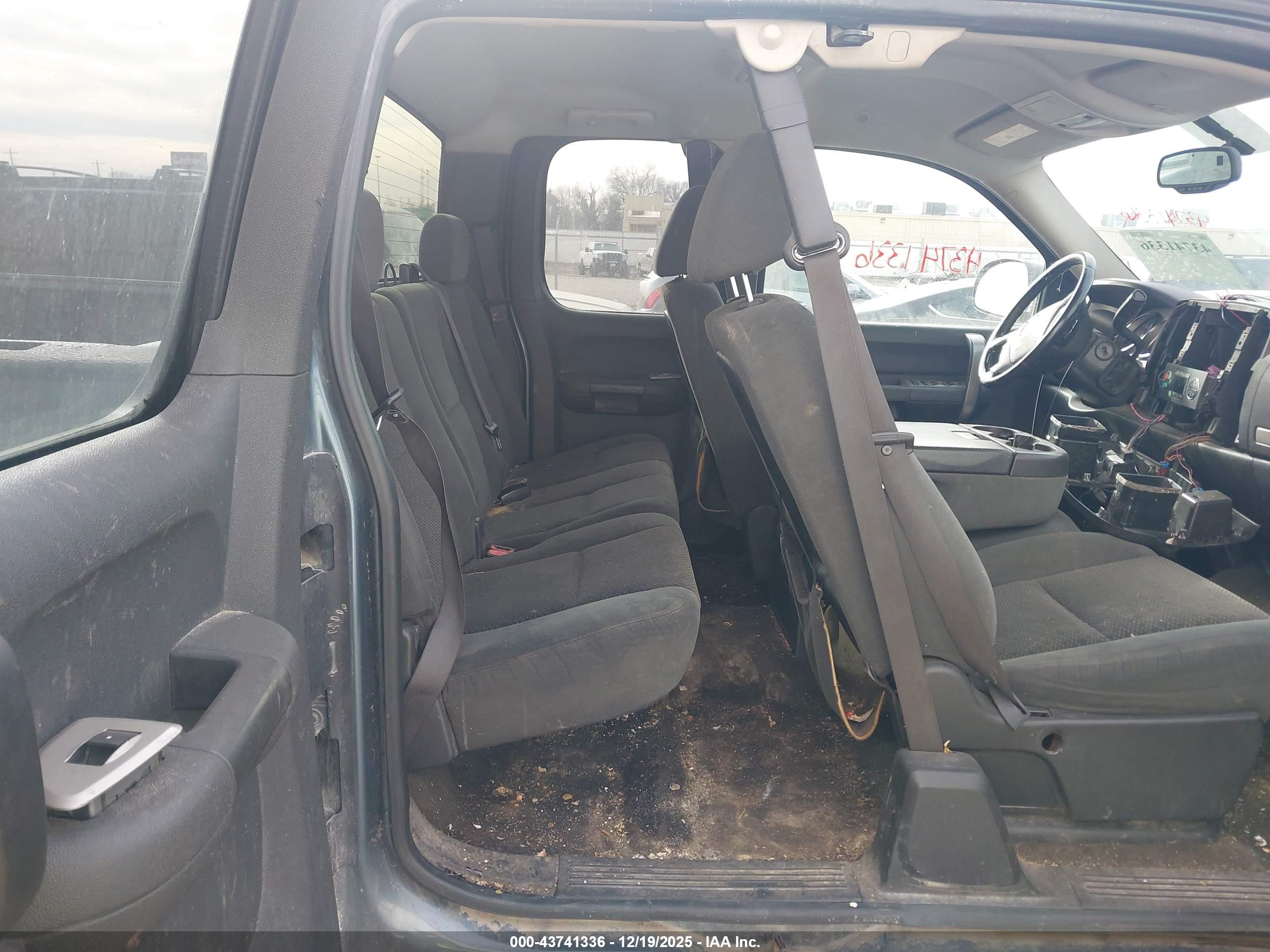 CHEVROLET SILVERADO image 8