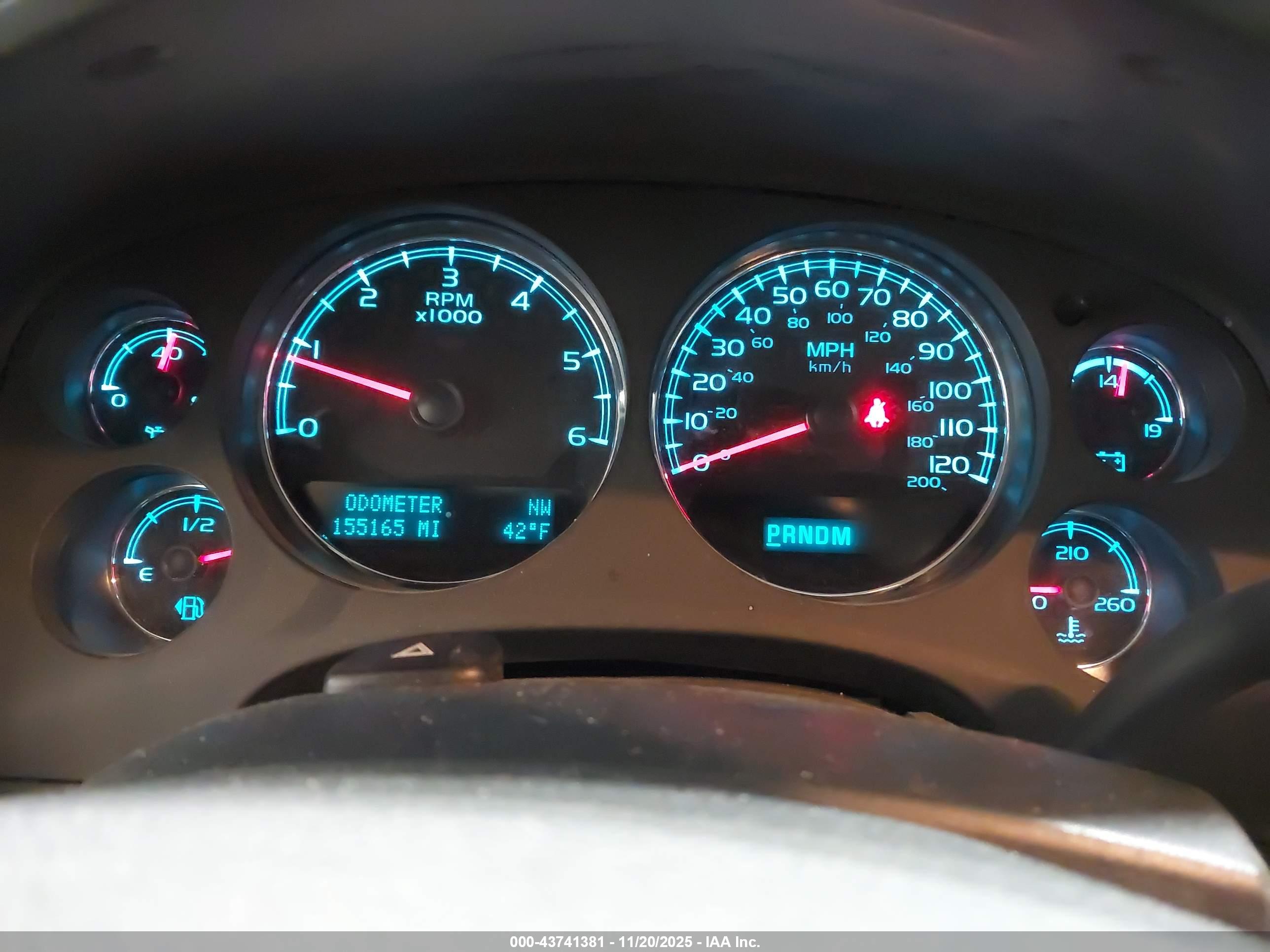 CHEVROLET SUBURBAN image 7