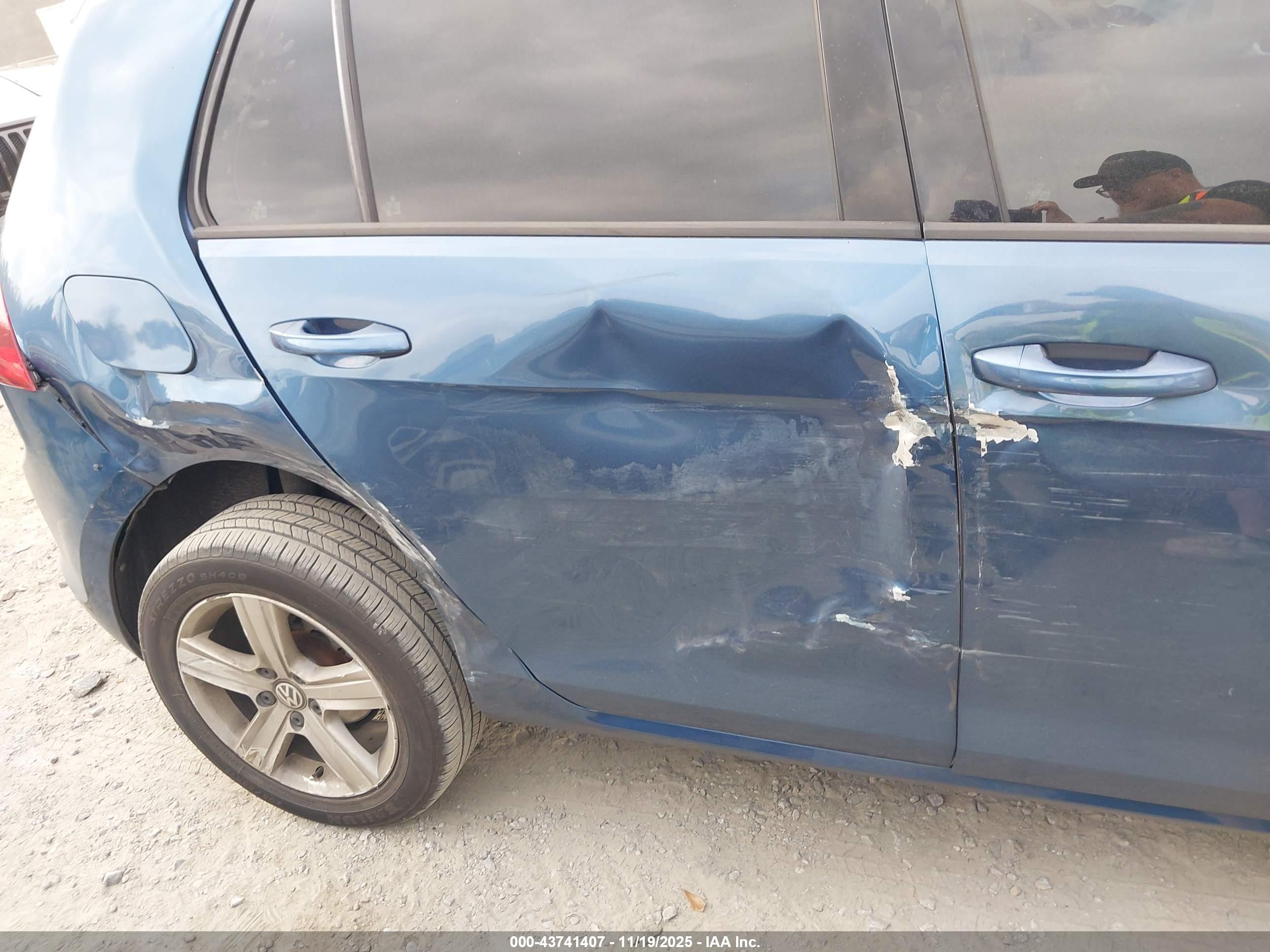 VOLKSWAGEN GOLF image 6