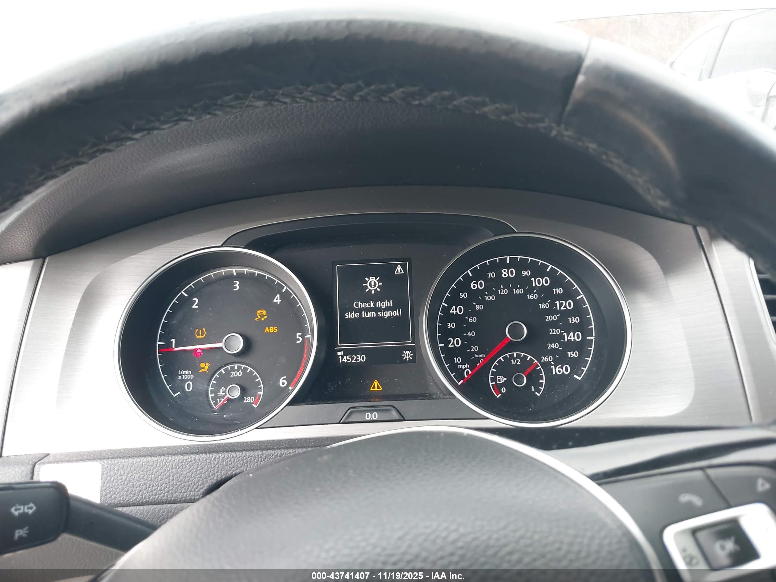 VOLKSWAGEN GOLF image 7
