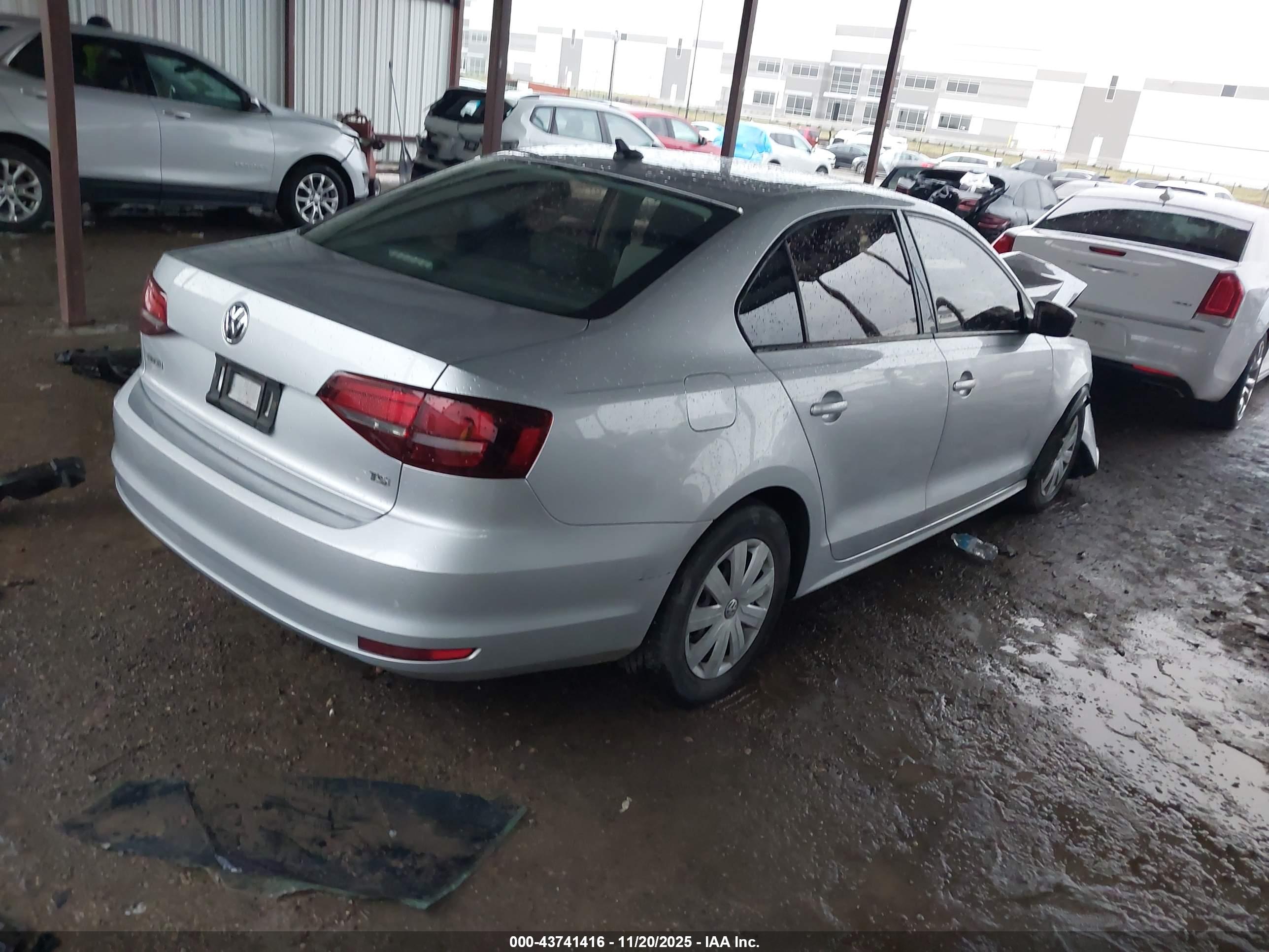 VOLKSWAGEN JETTA image 4