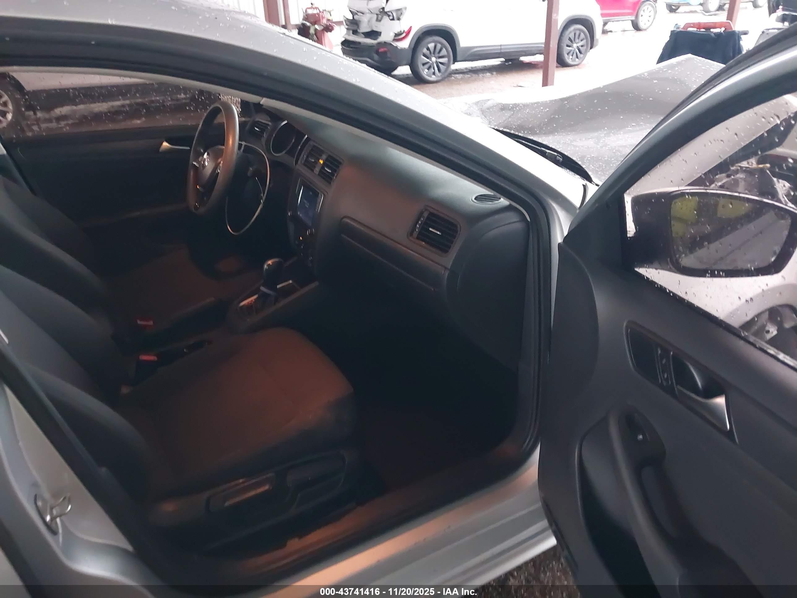VOLKSWAGEN JETTA image 5