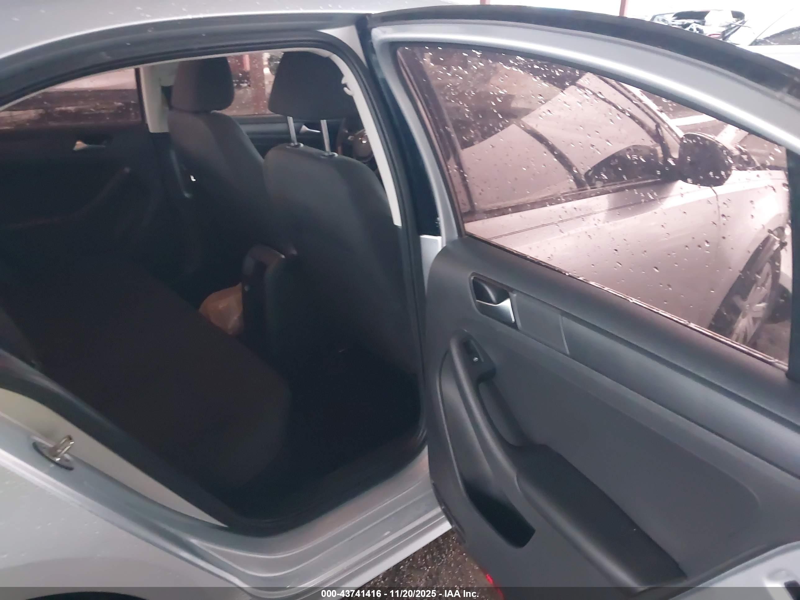 VOLKSWAGEN JETTA image 8