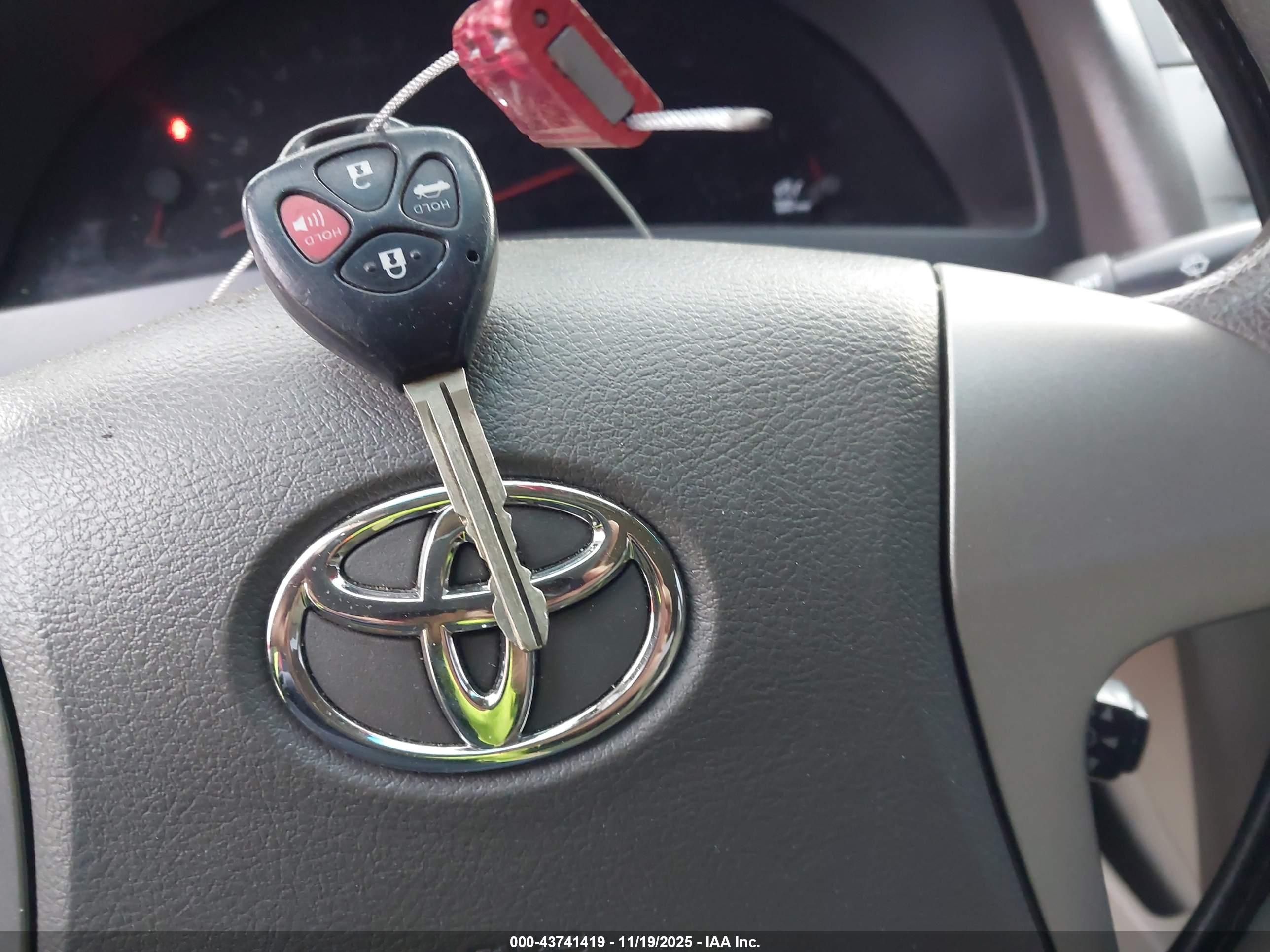TOYOTA CAMRY image 11