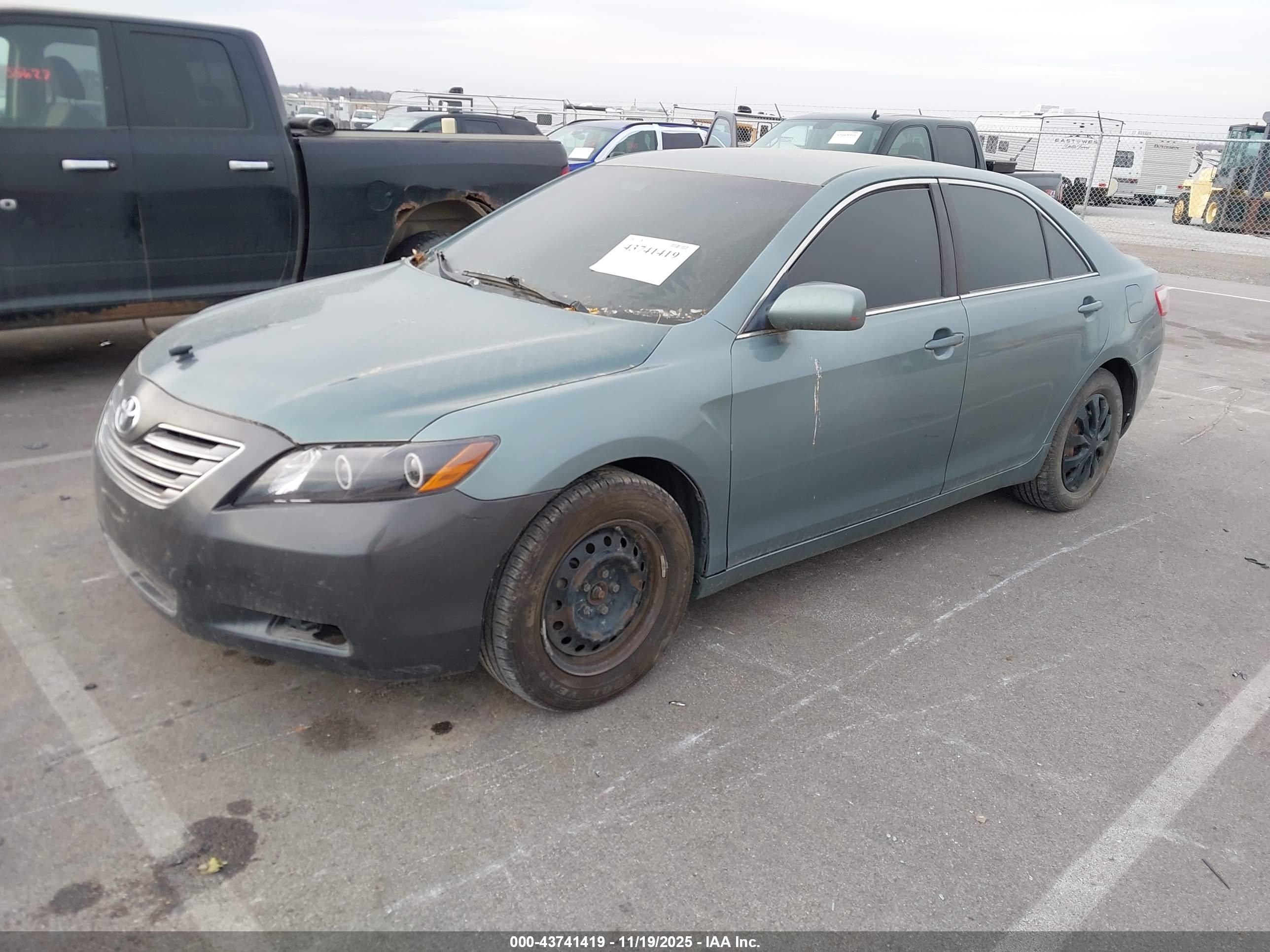 TOYOTA CAMRY image 2