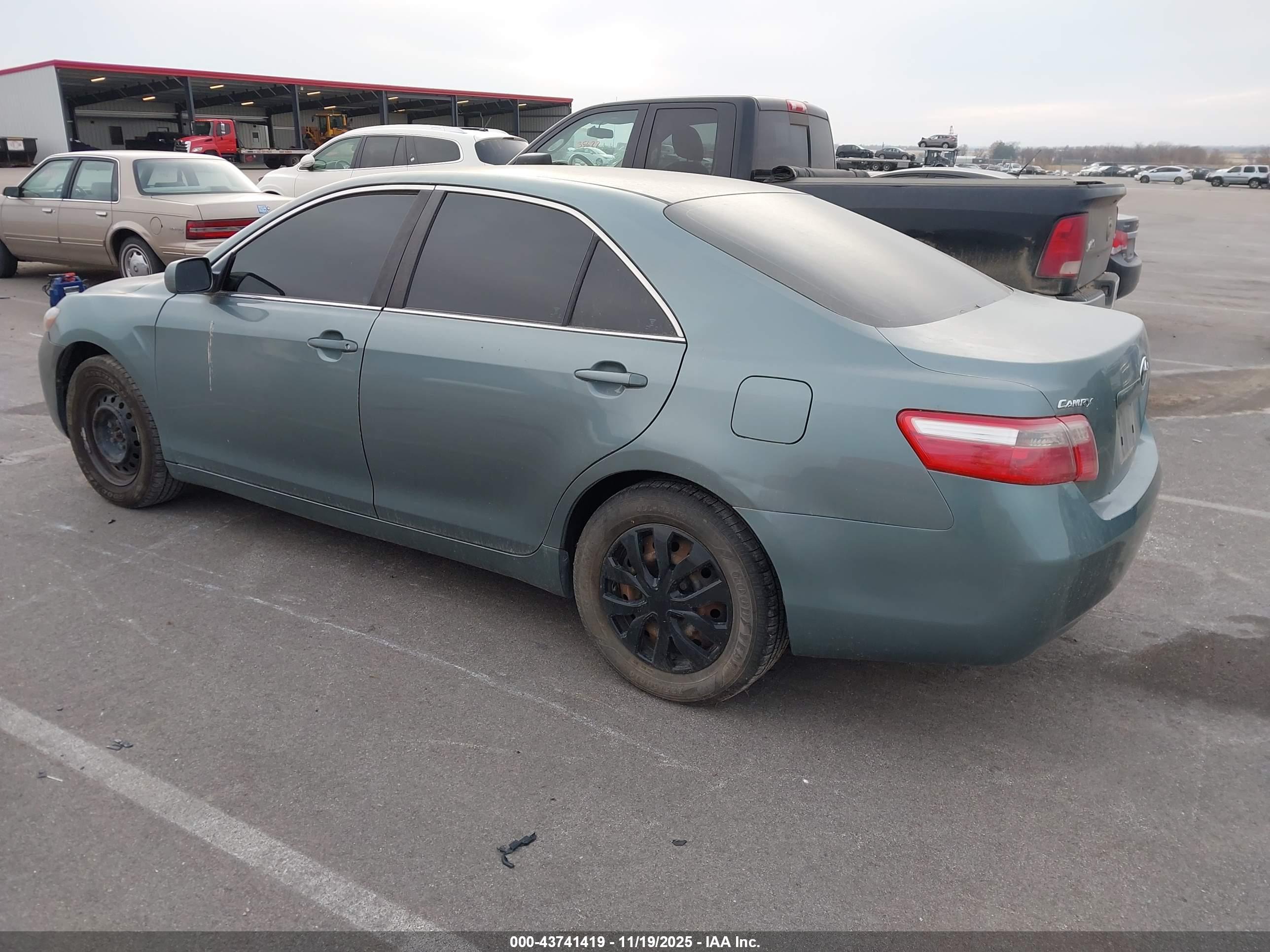 TOYOTA CAMRY image 3