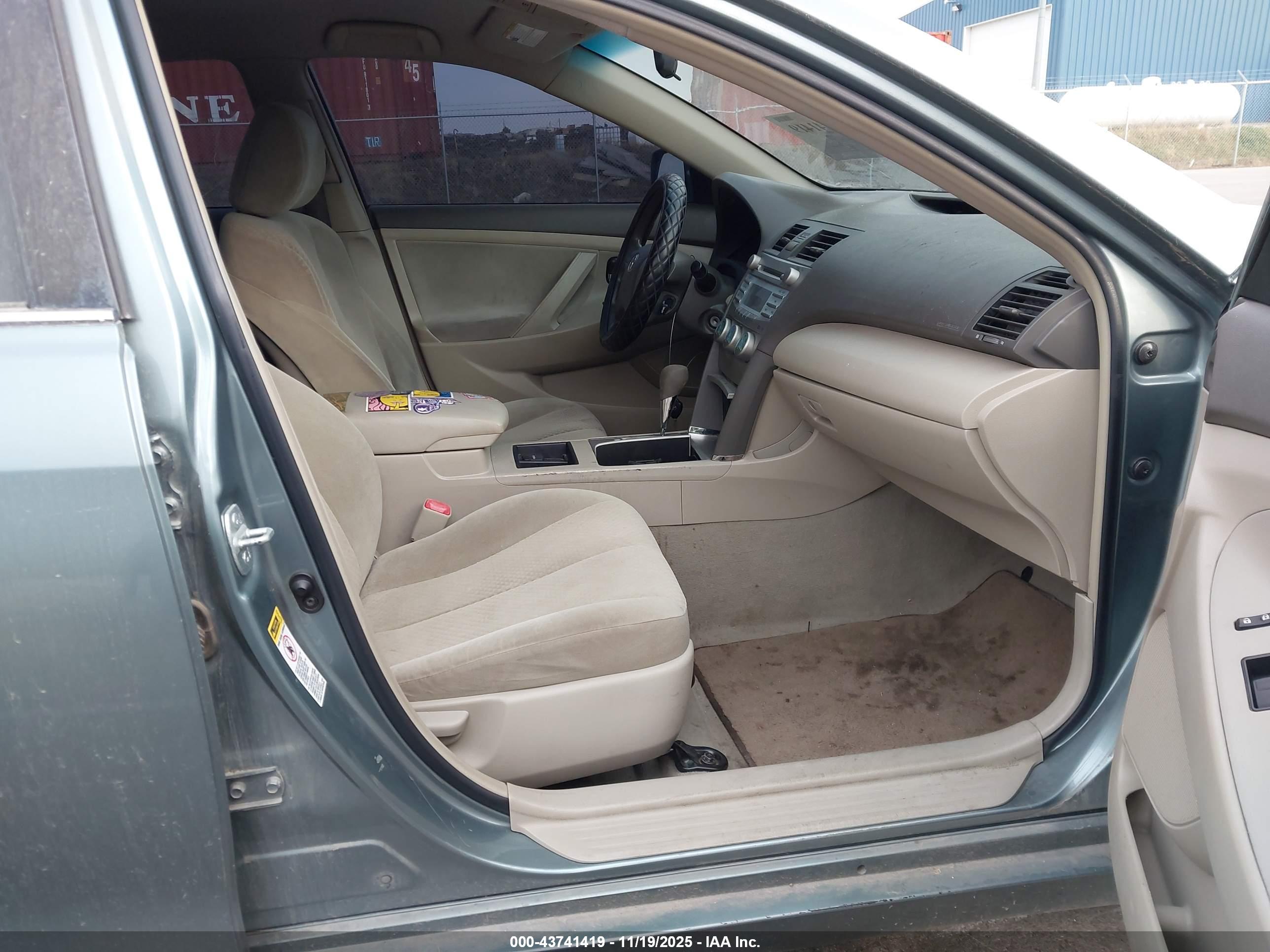 TOYOTA CAMRY image 5
