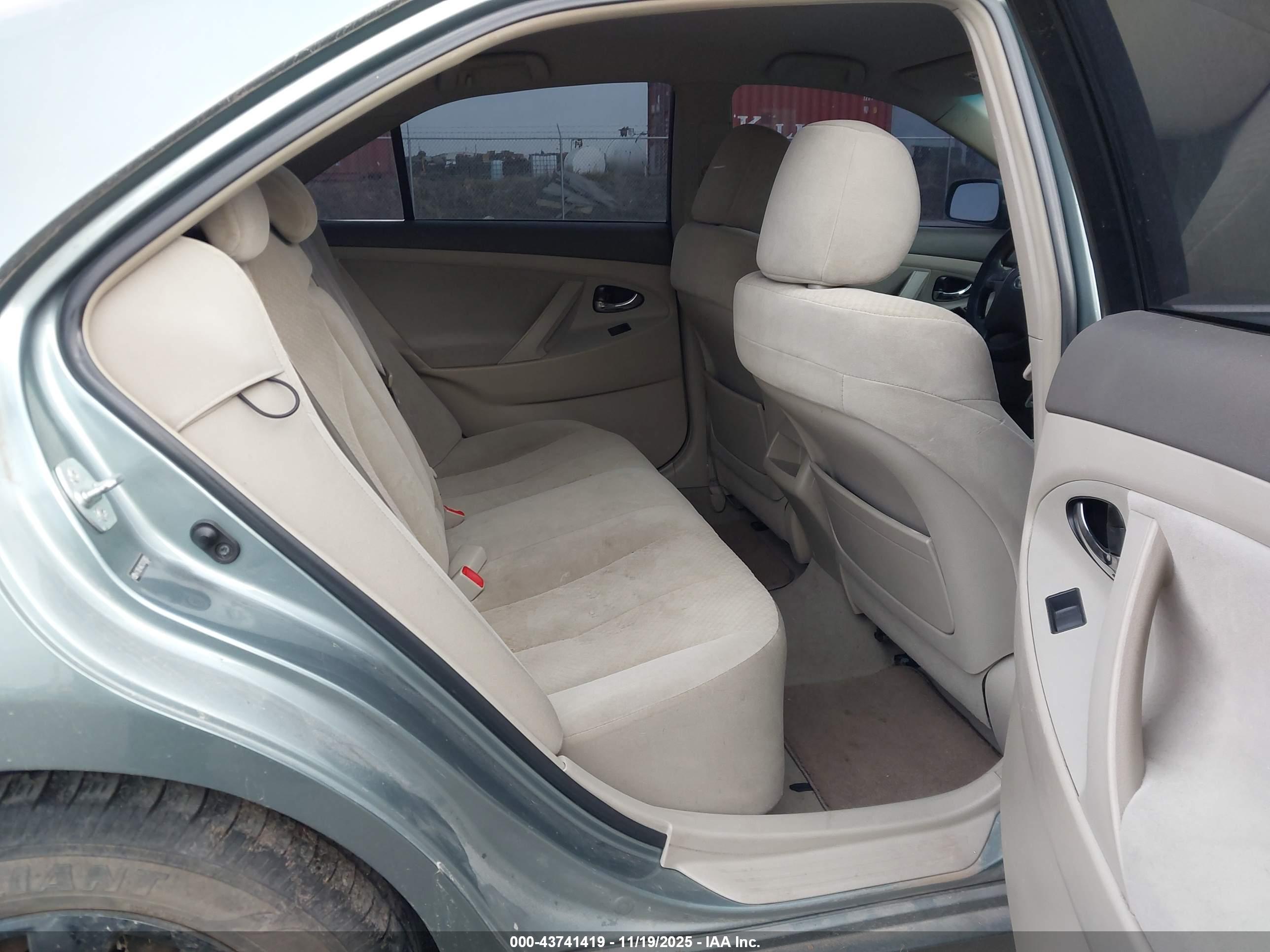 TOYOTA CAMRY image 8