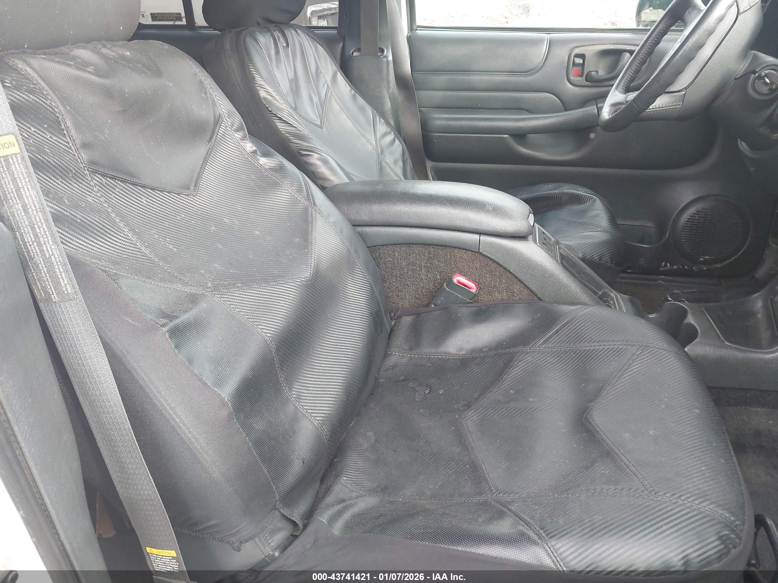 CHEVROLET BLAZER image 5