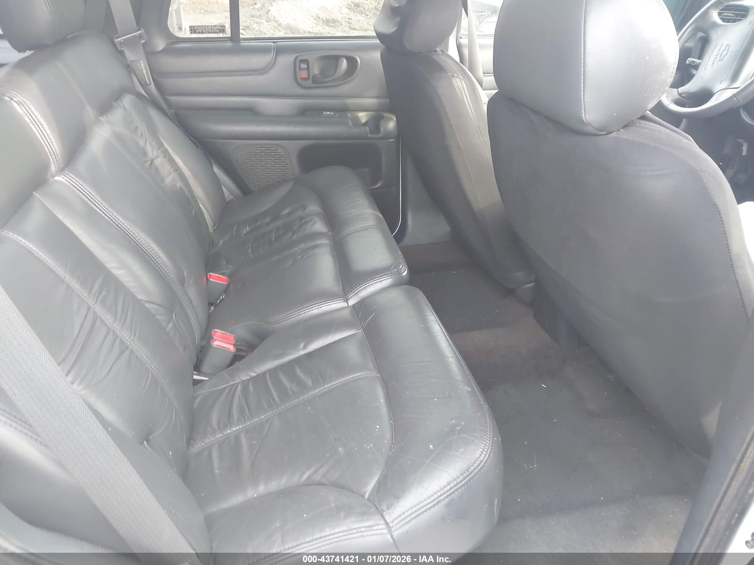 CHEVROLET BLAZER image 8