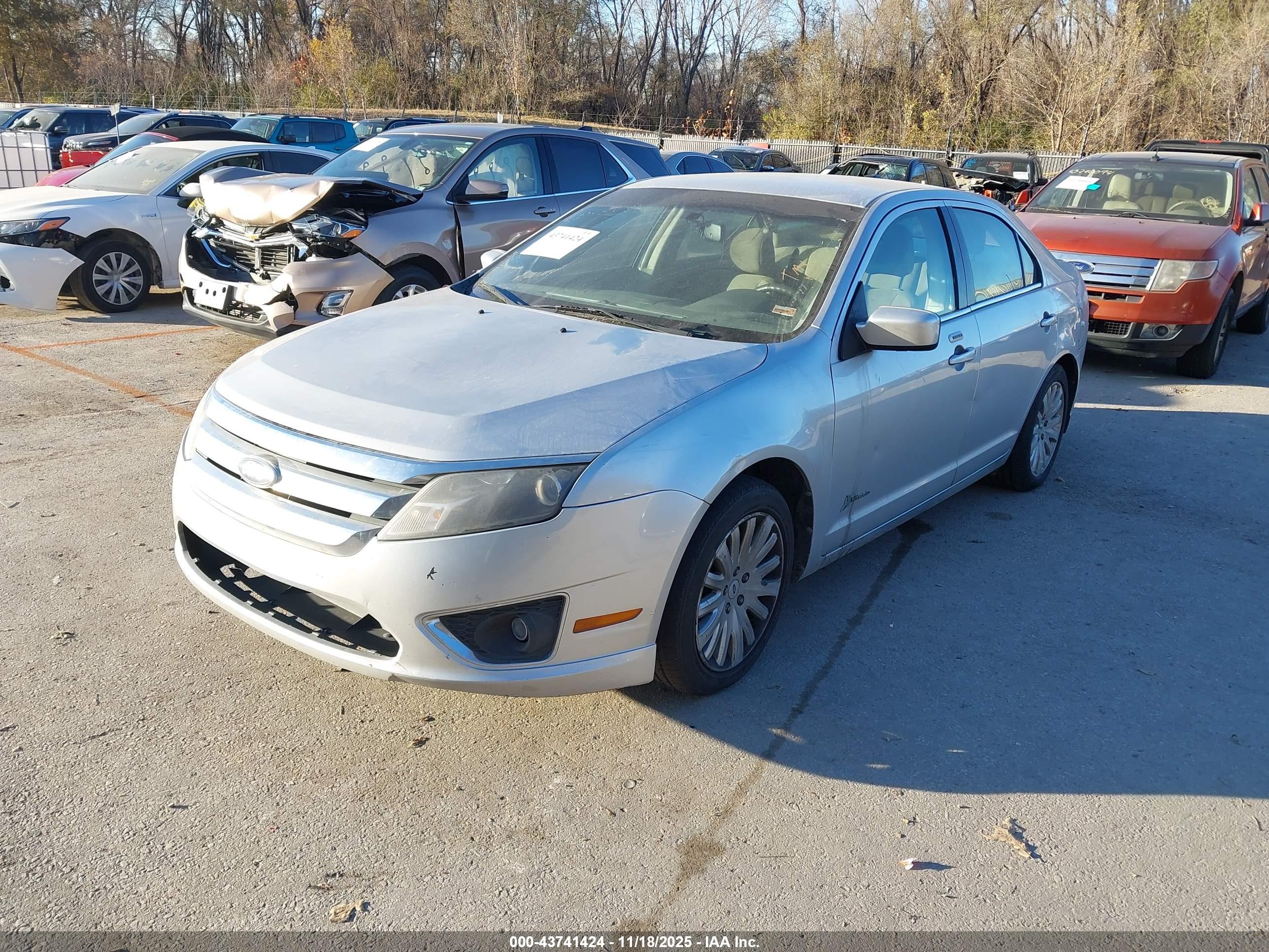 FORD FUSION image 2
