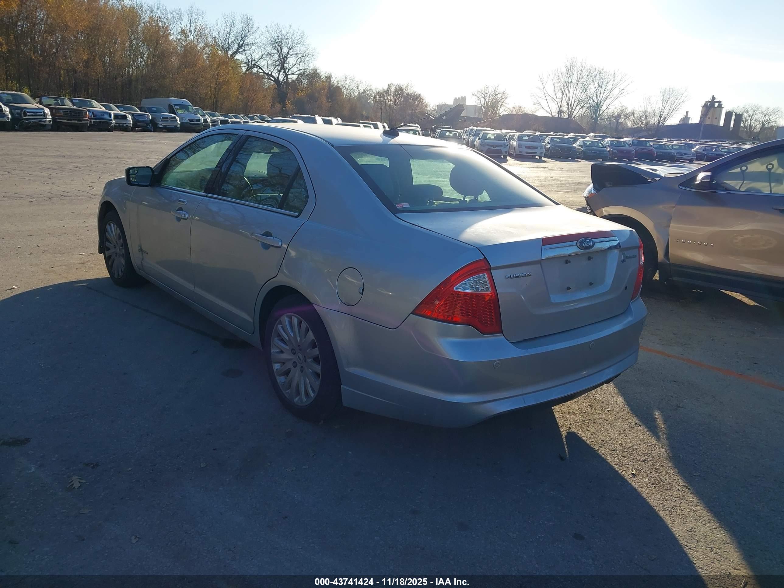 FORD FUSION image 3