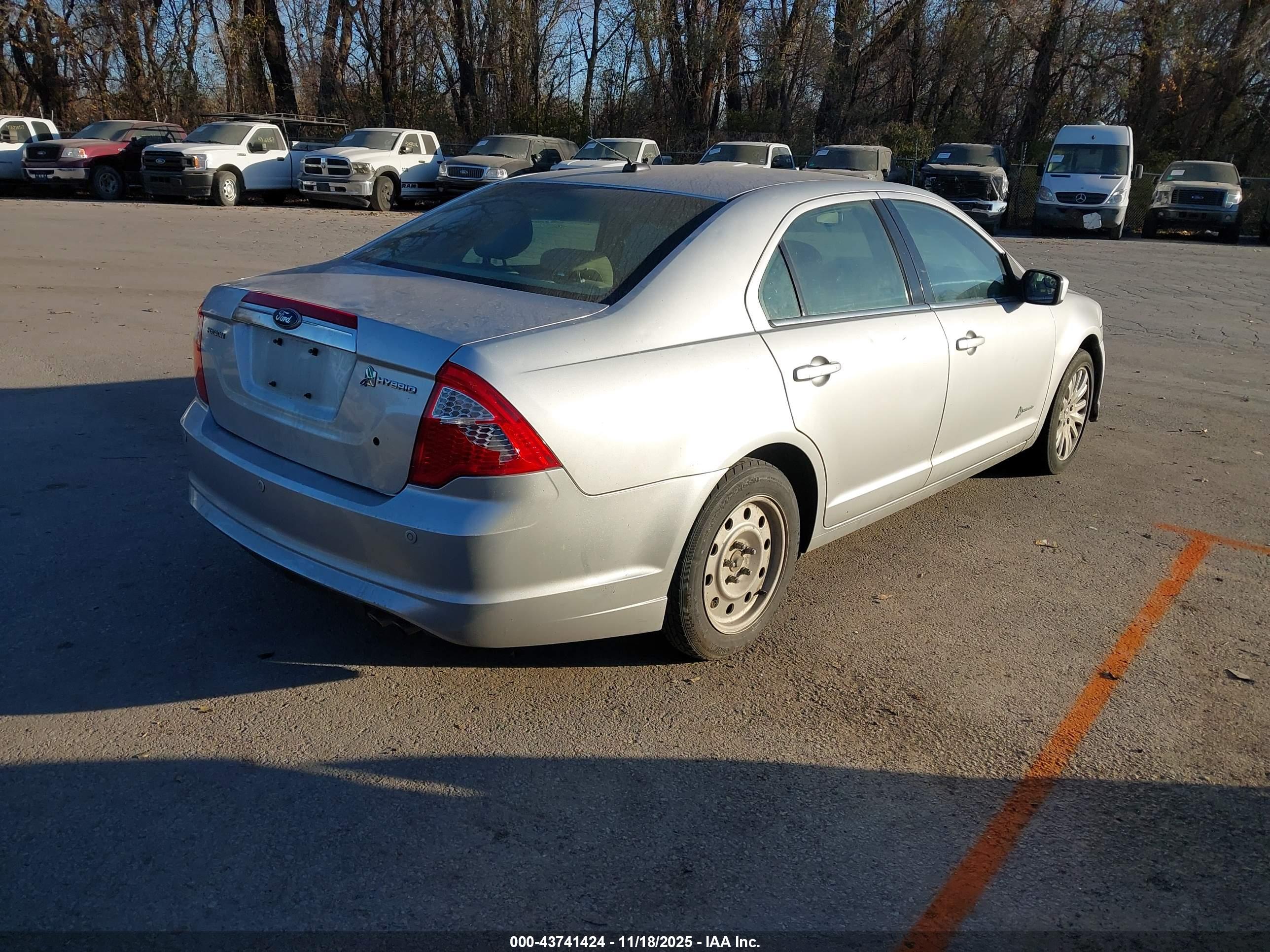 FORD FUSION image 4