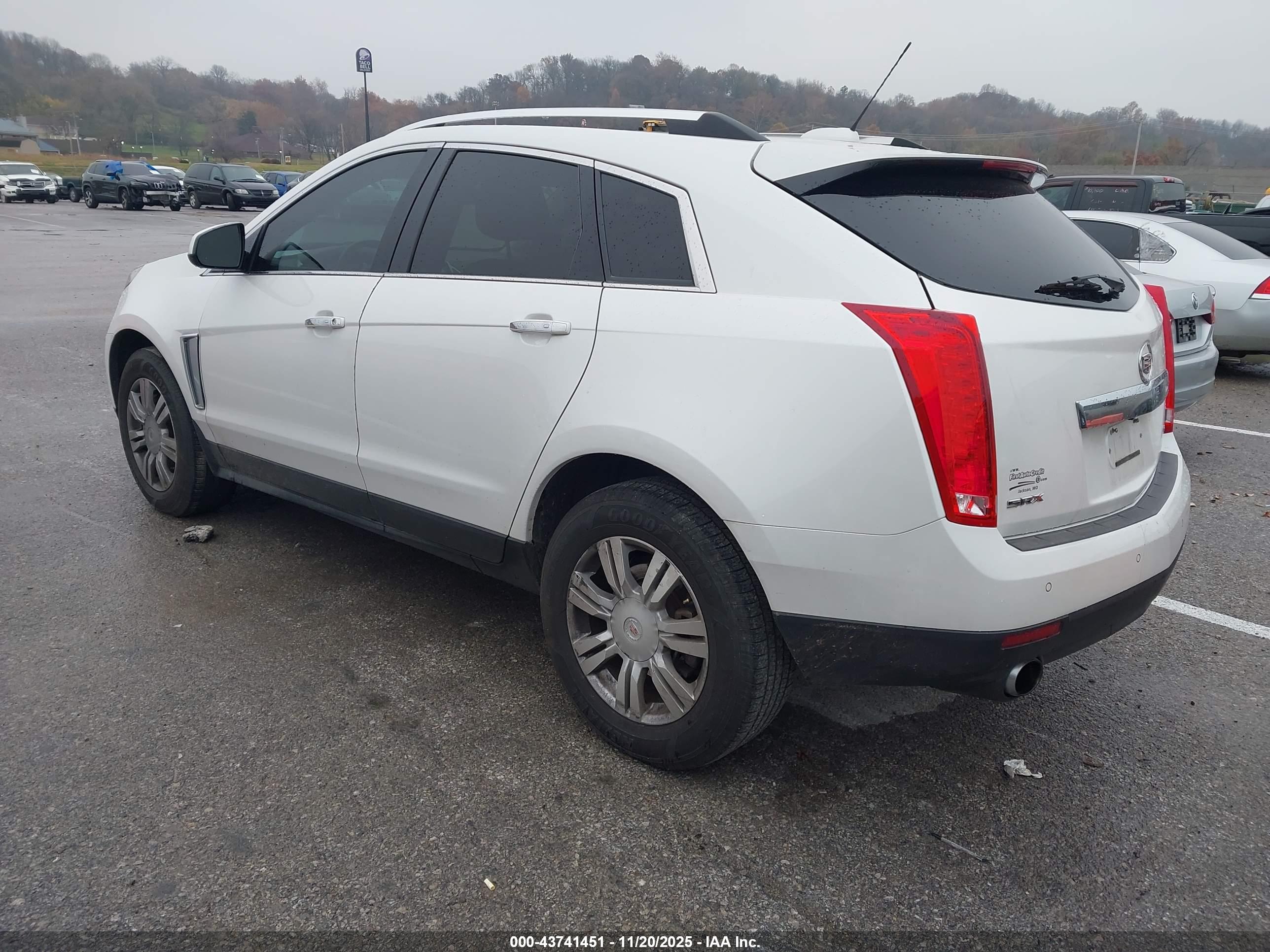 CADILLAC SRX image 3