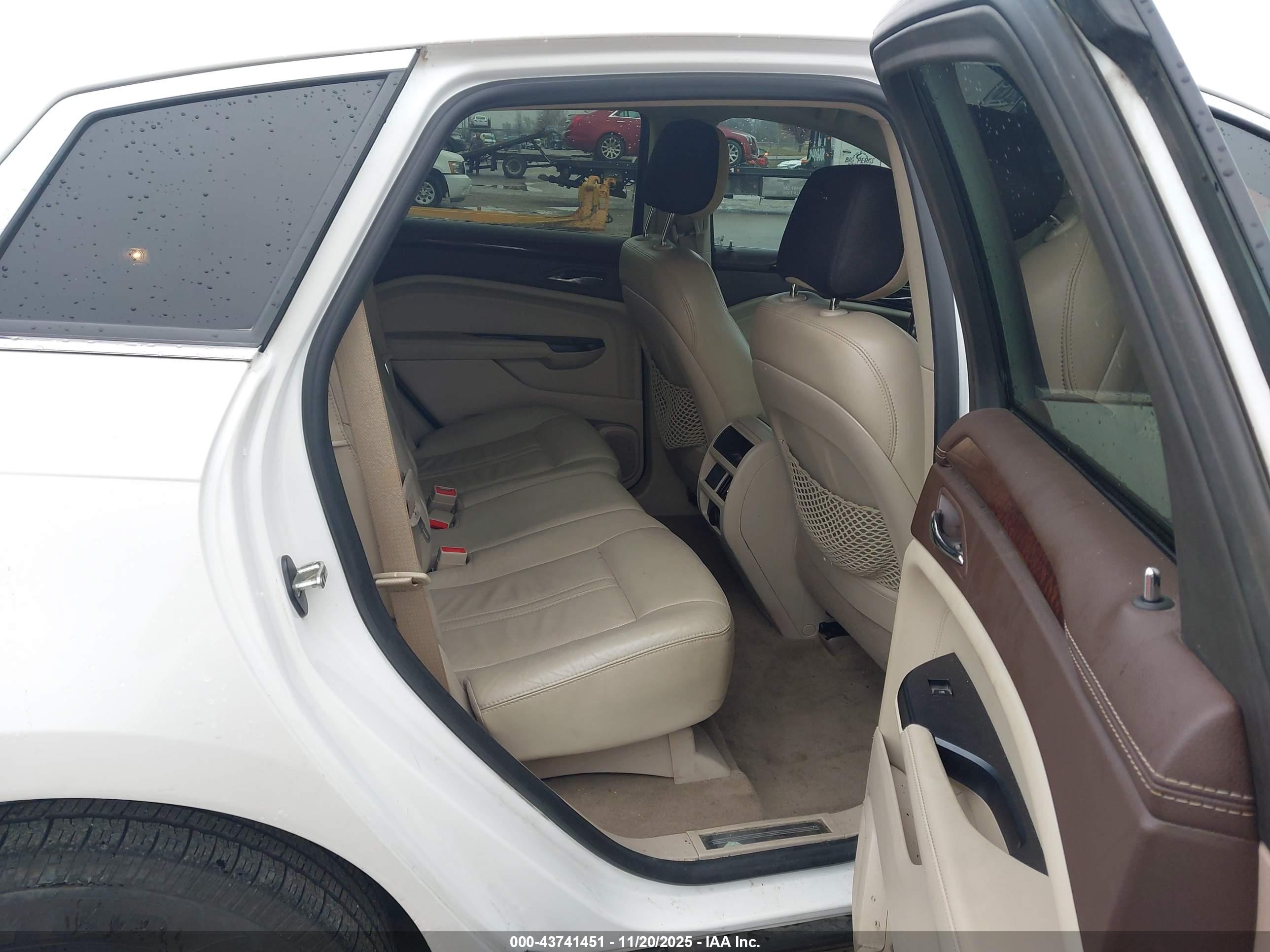 CADILLAC SRX image 8