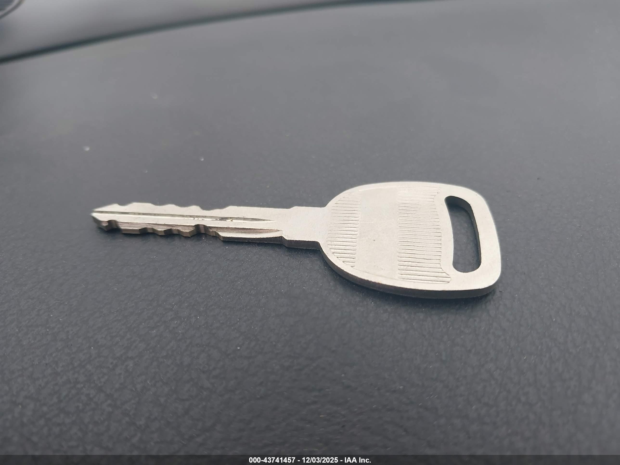 GMC ENVOY image 11