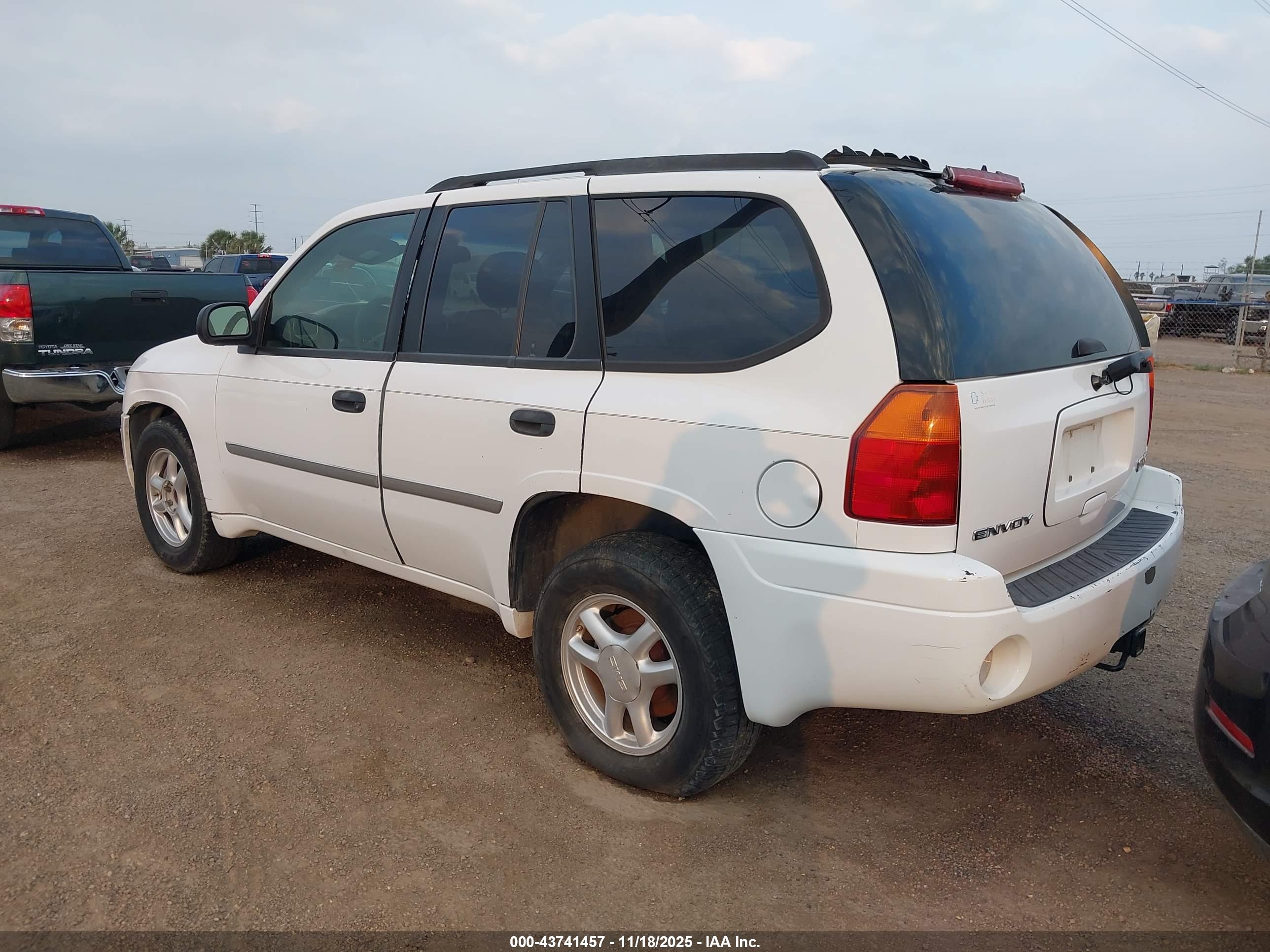GMC ENVOY image 3