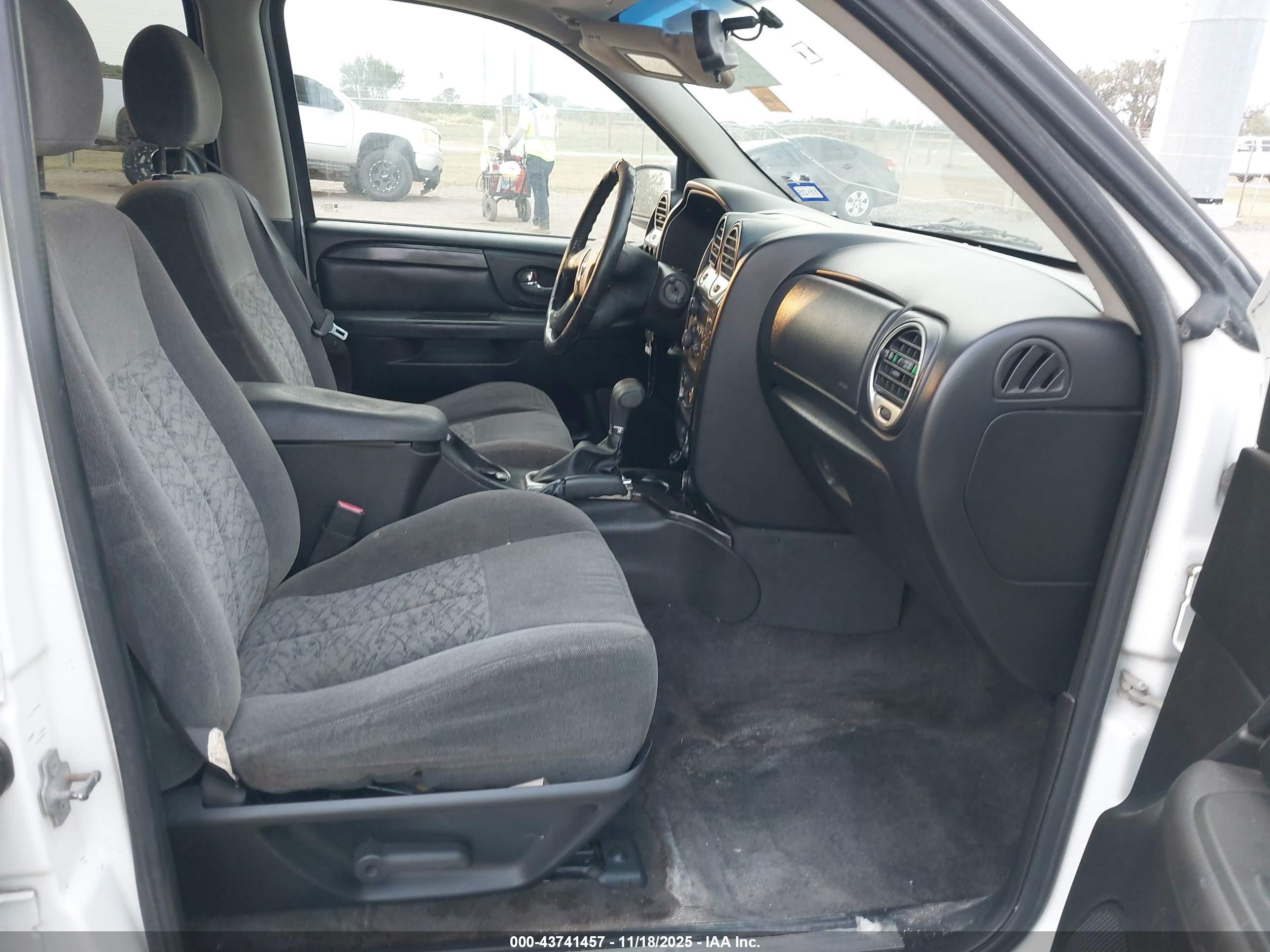 GMC ENVOY image 5