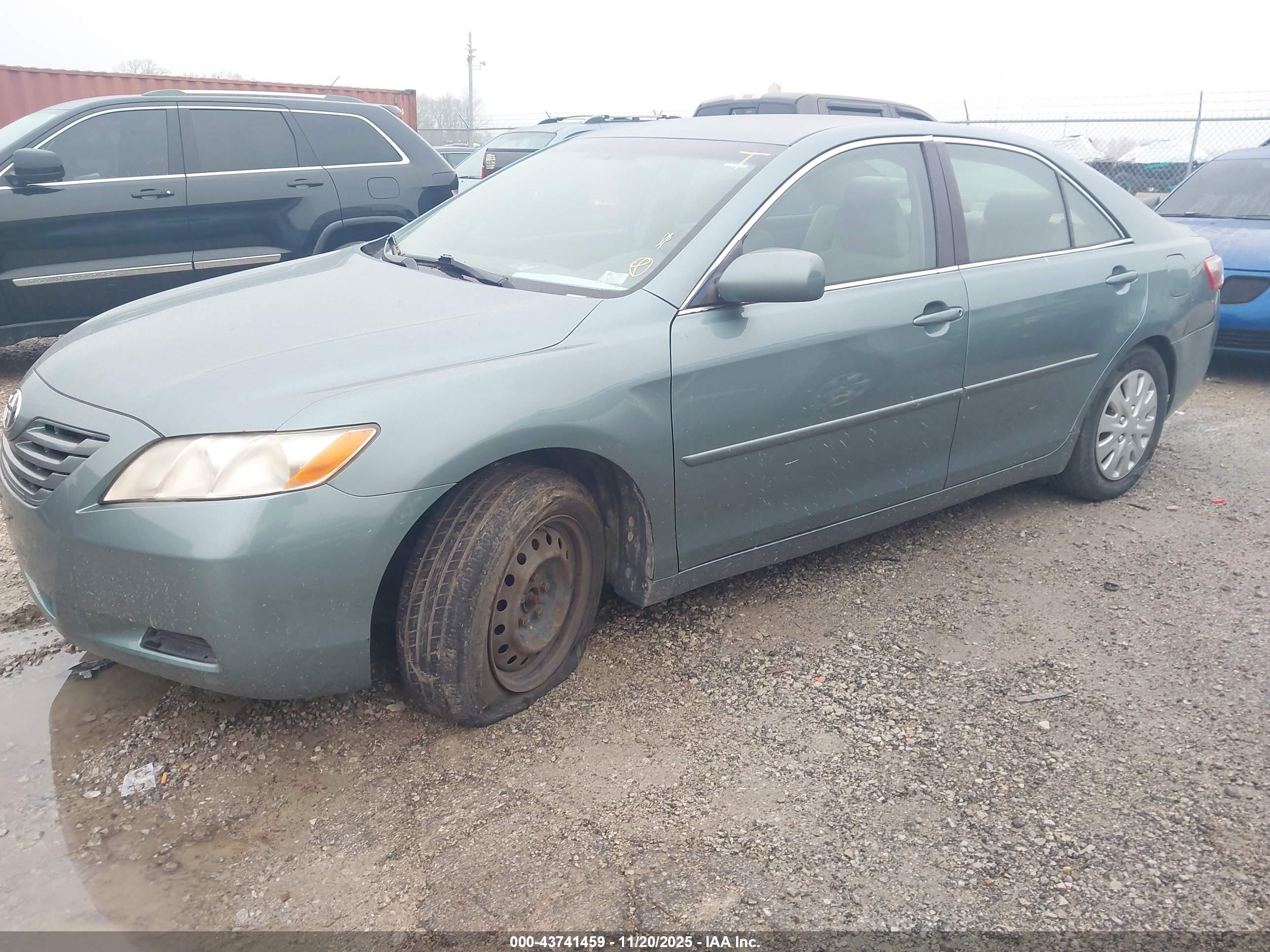 TOYOTA CAMRY image 2