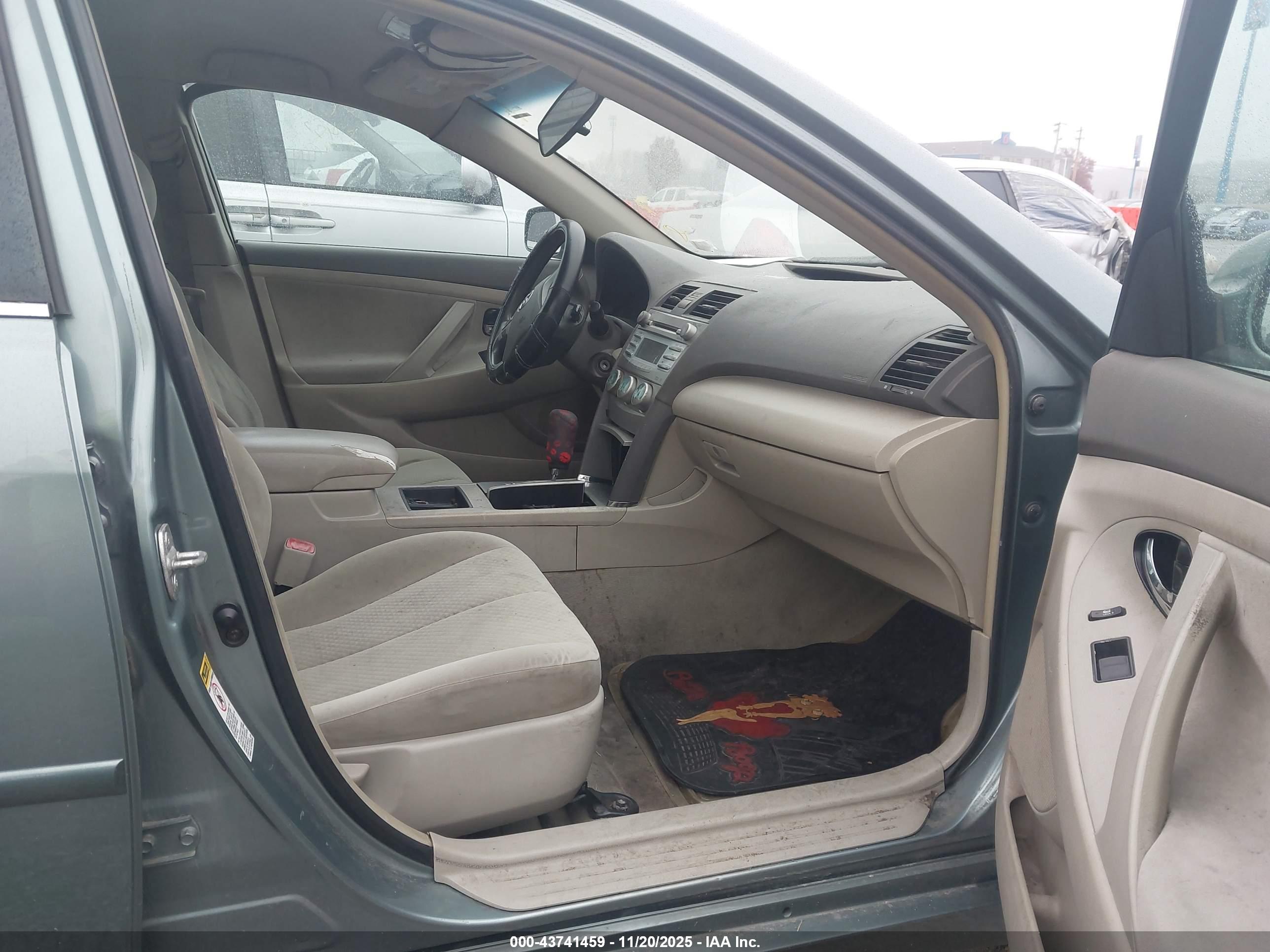 TOYOTA CAMRY image 5
