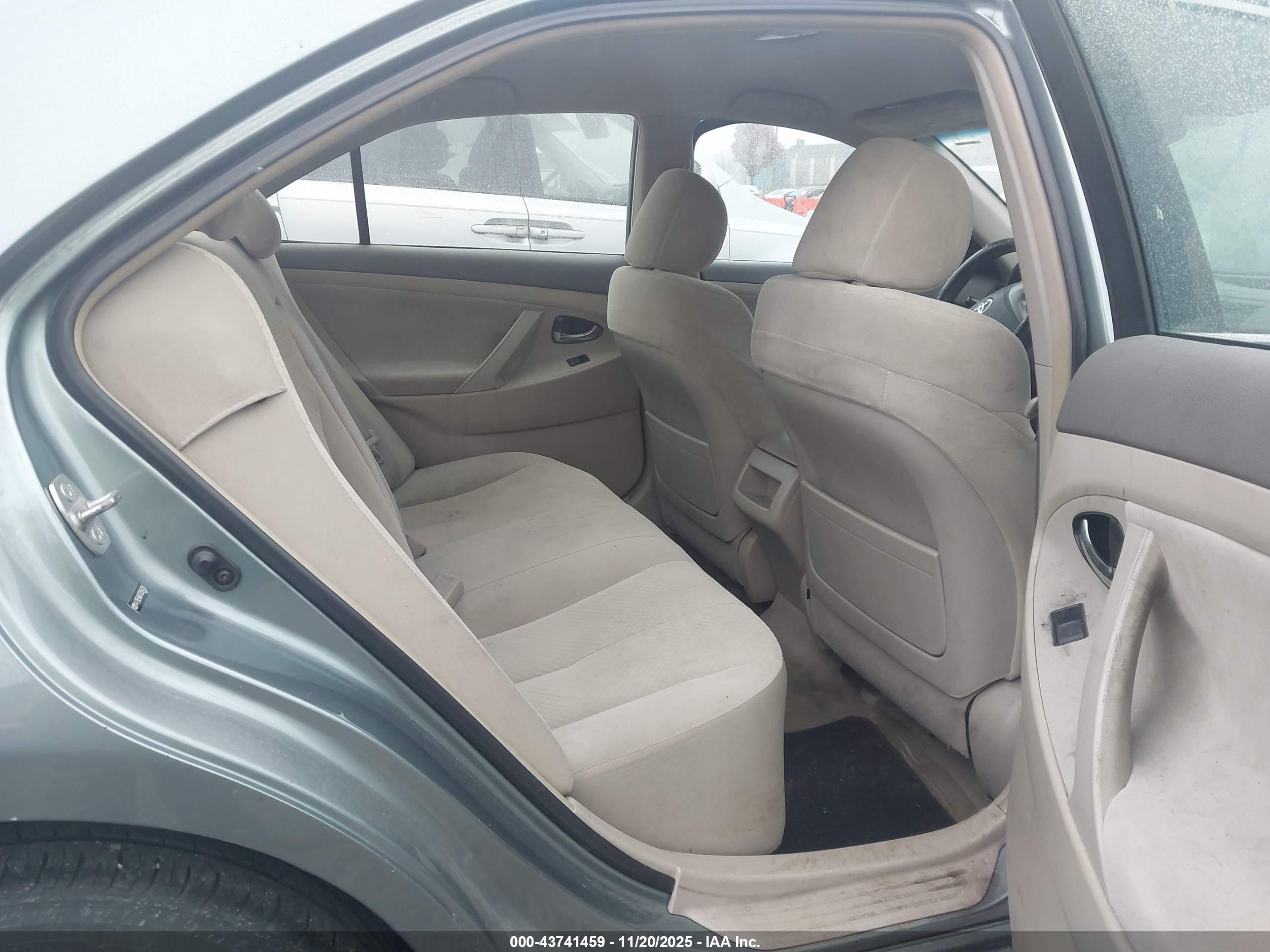 TOYOTA CAMRY image 8