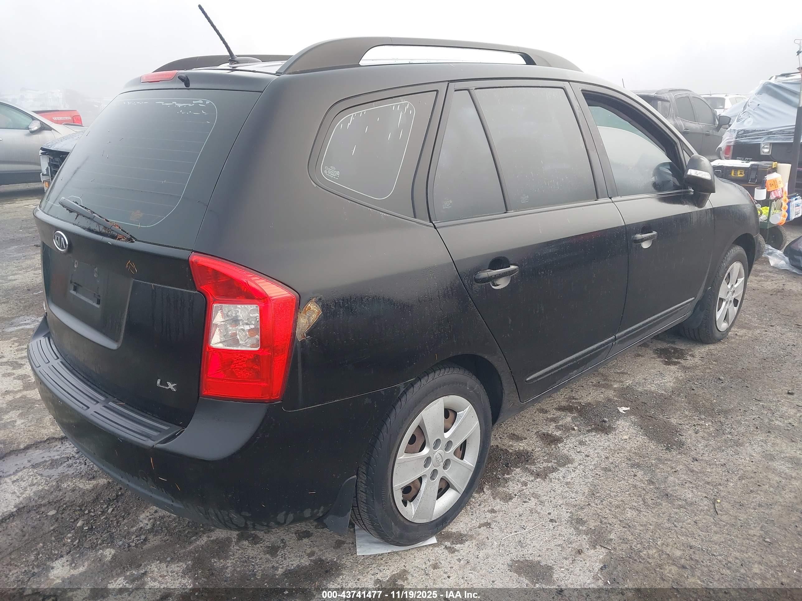 KIA RONDO image 4