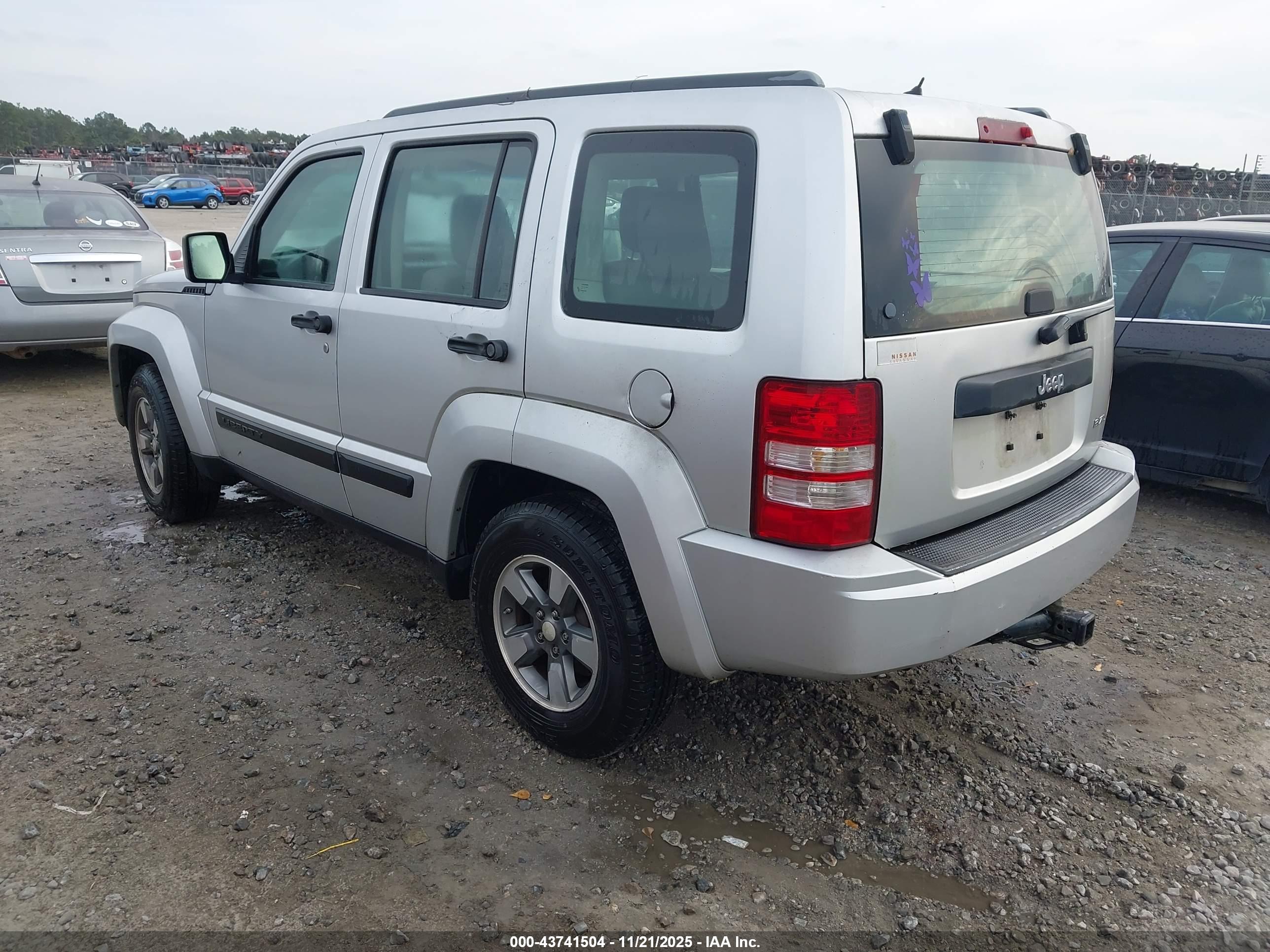 JEEP LIBERTY image 3