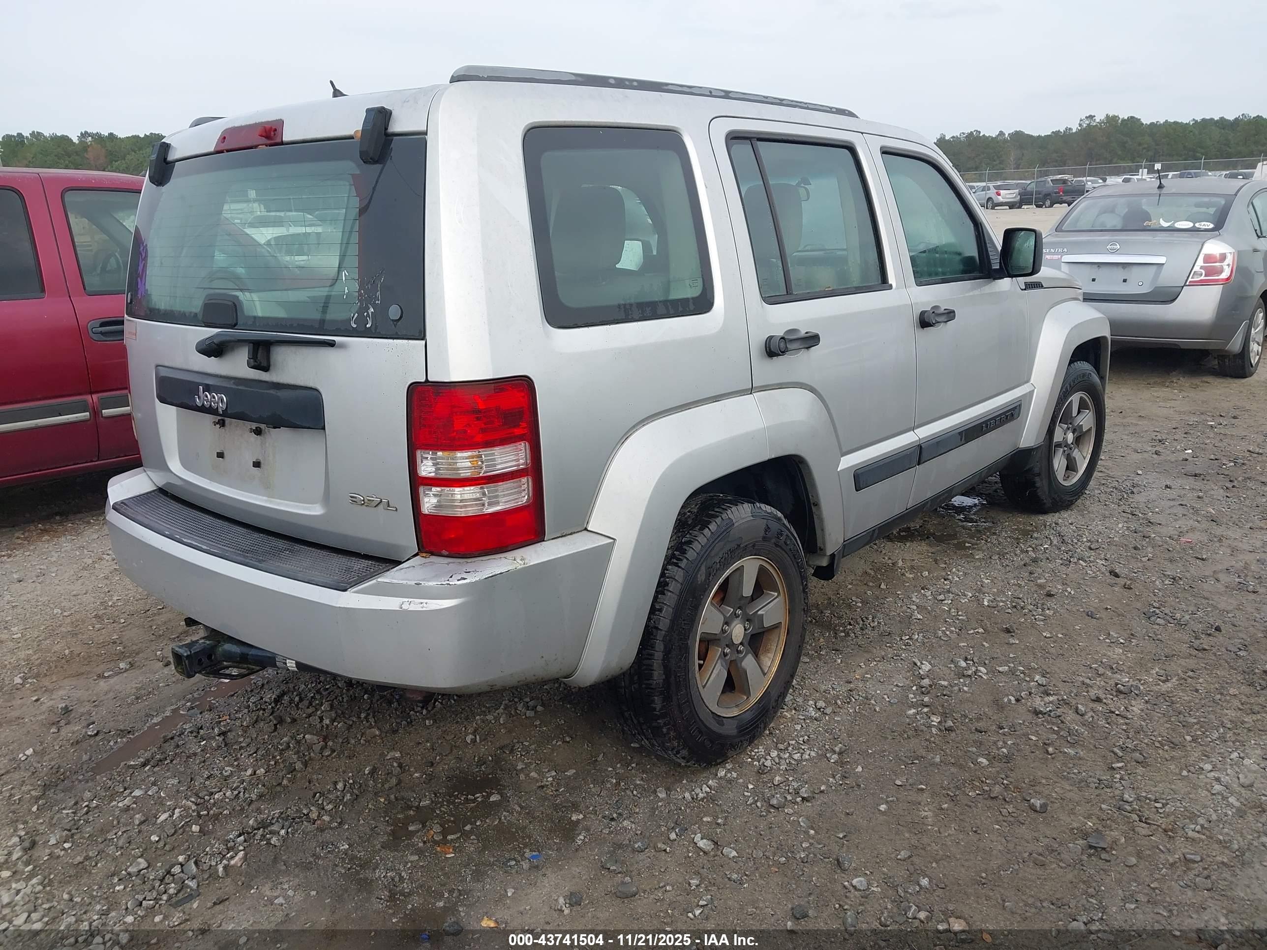 JEEP LIBERTY image 4