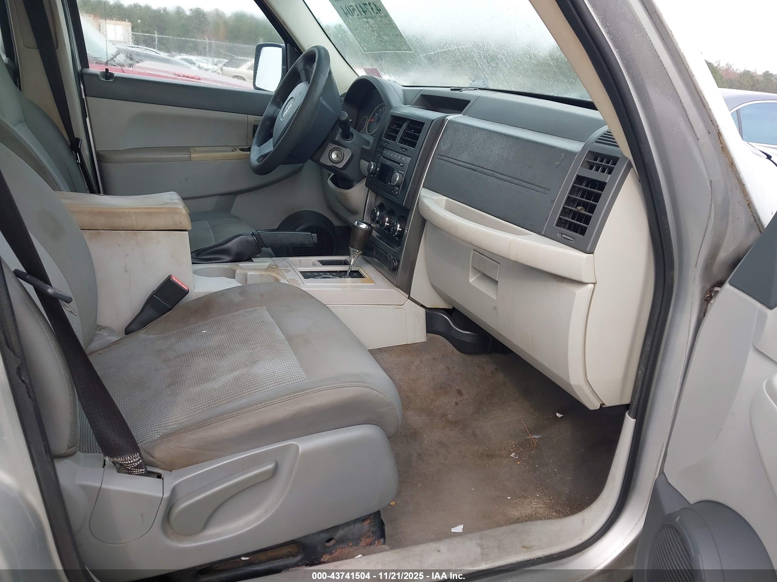JEEP LIBERTY image 5