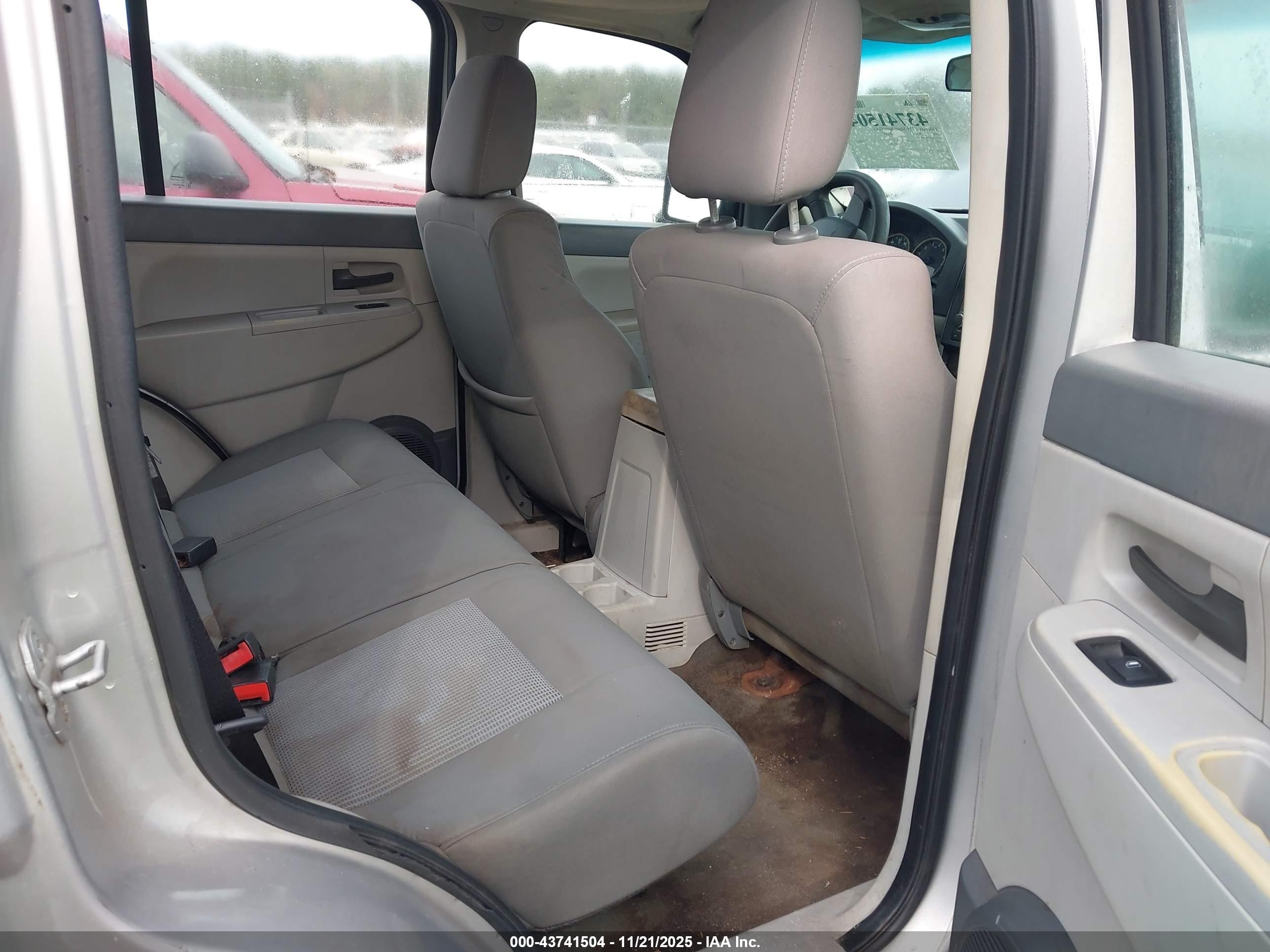 JEEP LIBERTY image 8