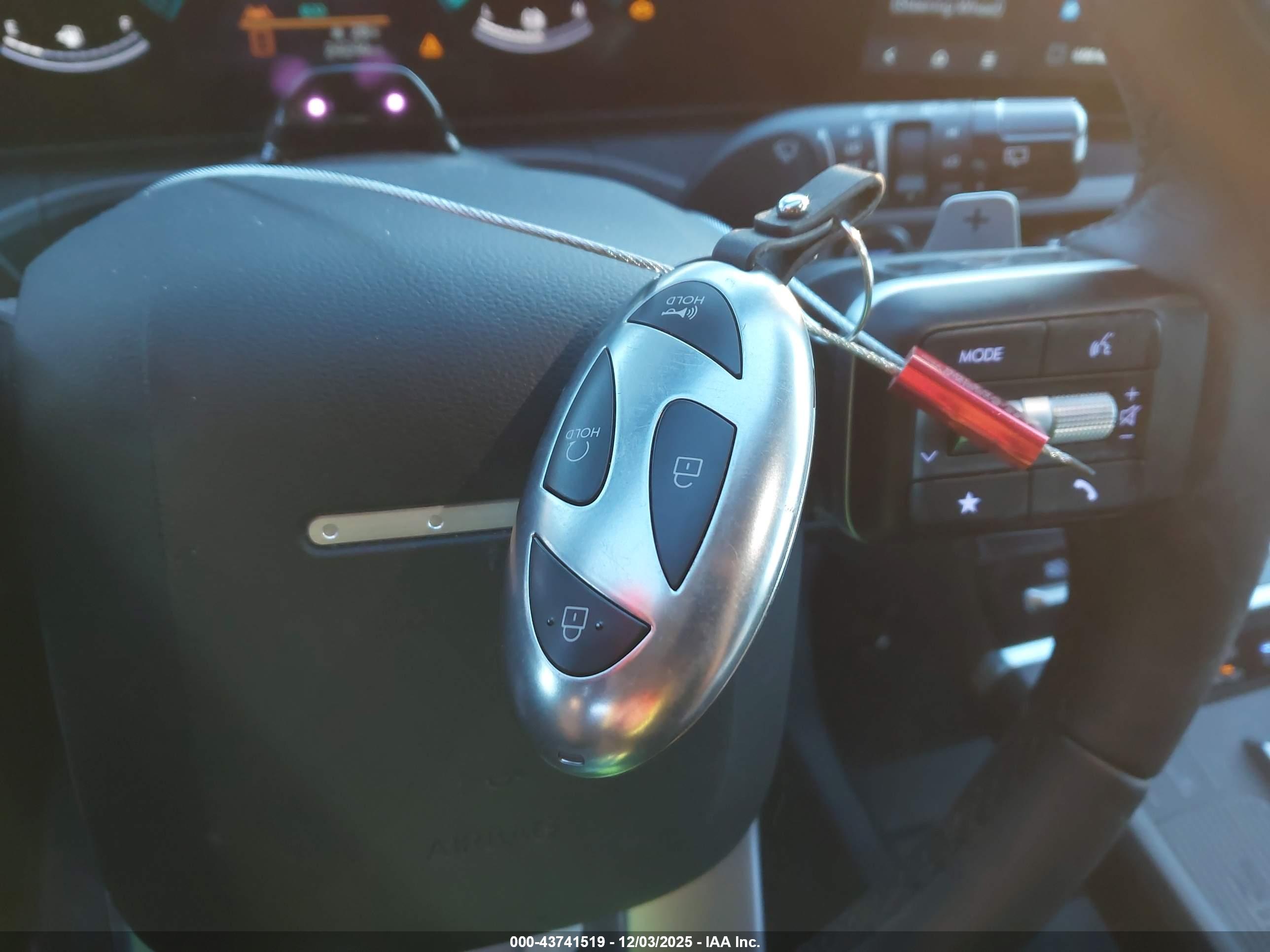 HYUNDAI SANTA image 11