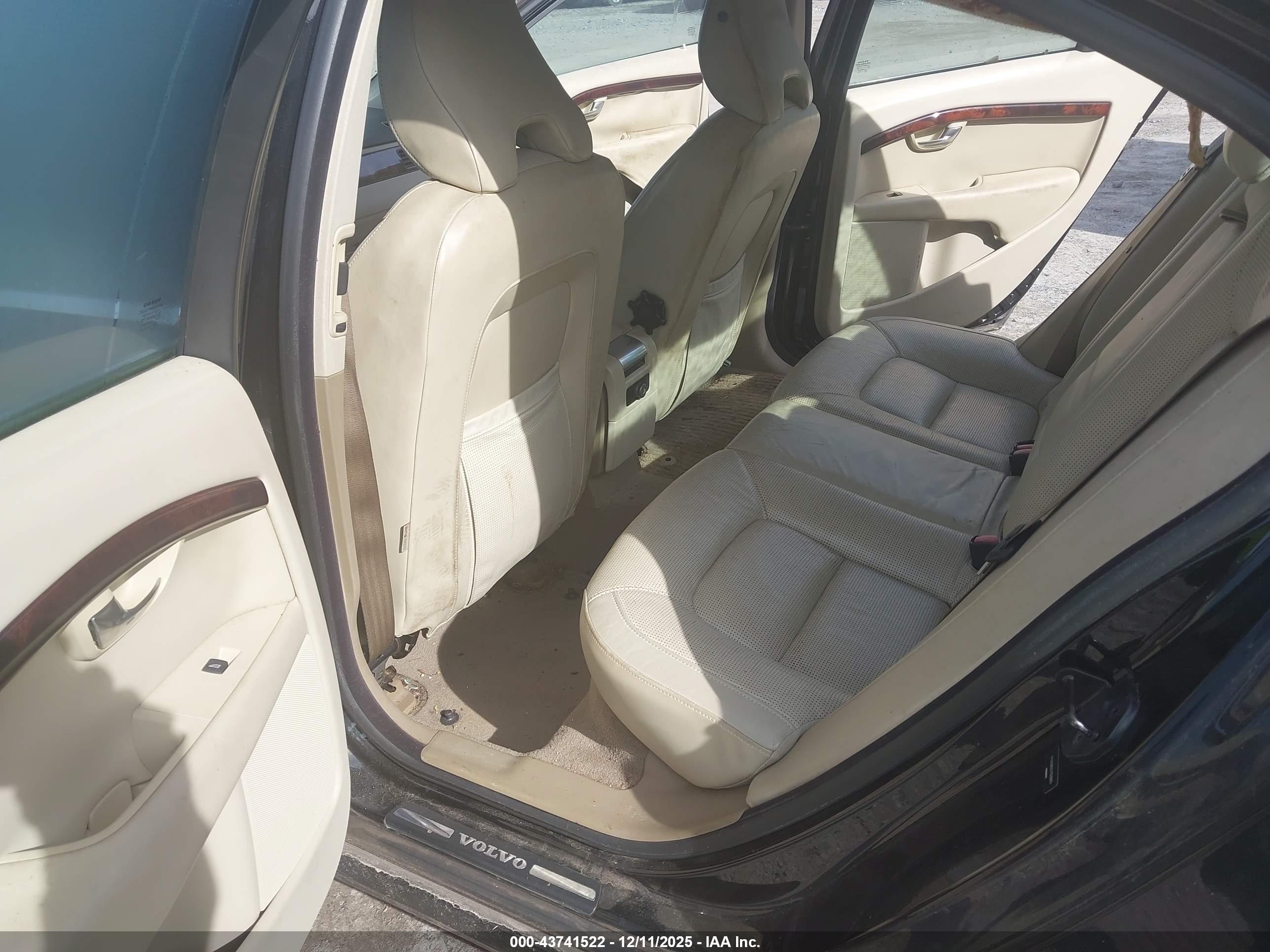 VOLVO S80 image 8