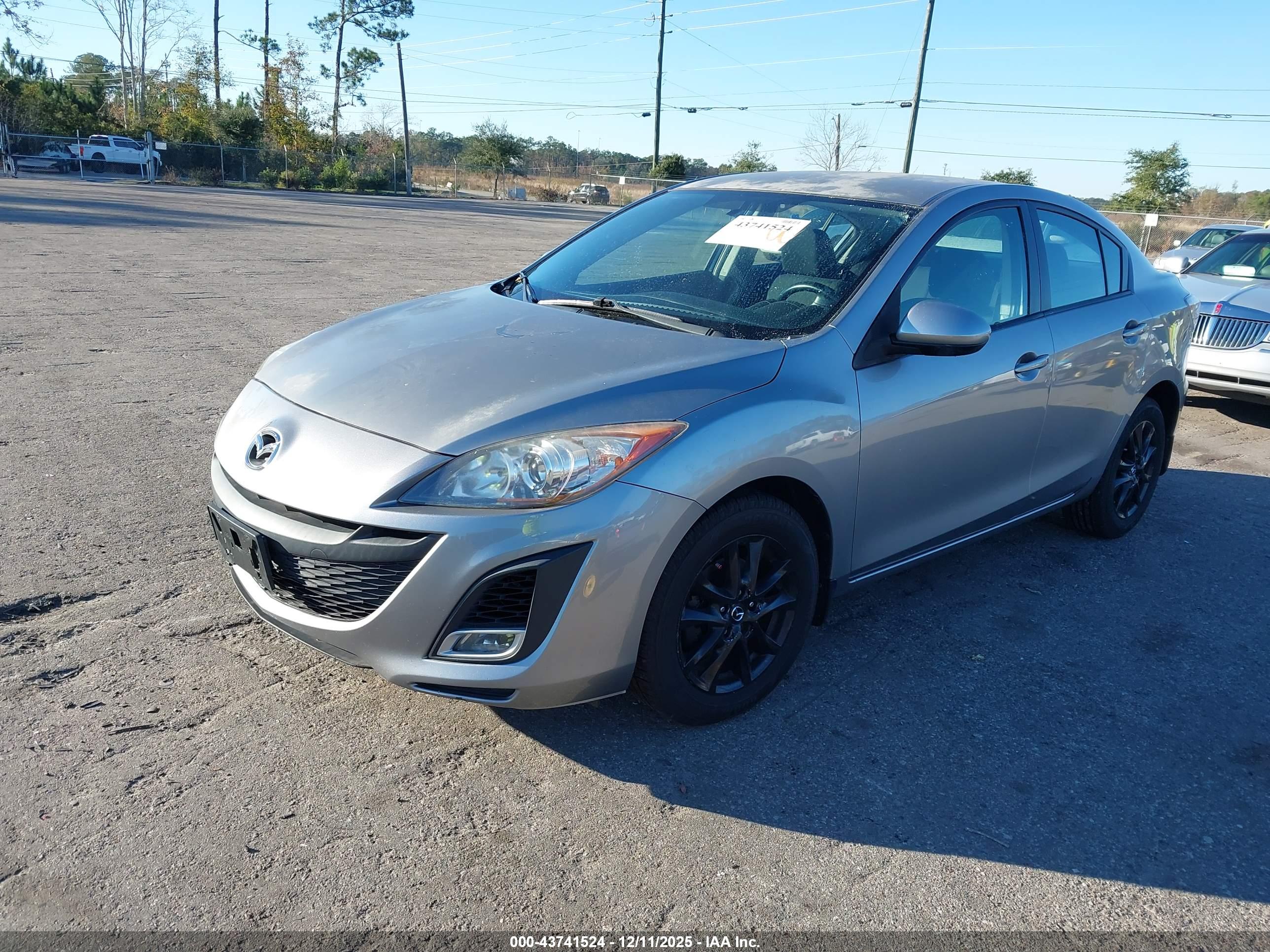 MAZDA MAZDA3 image 2
